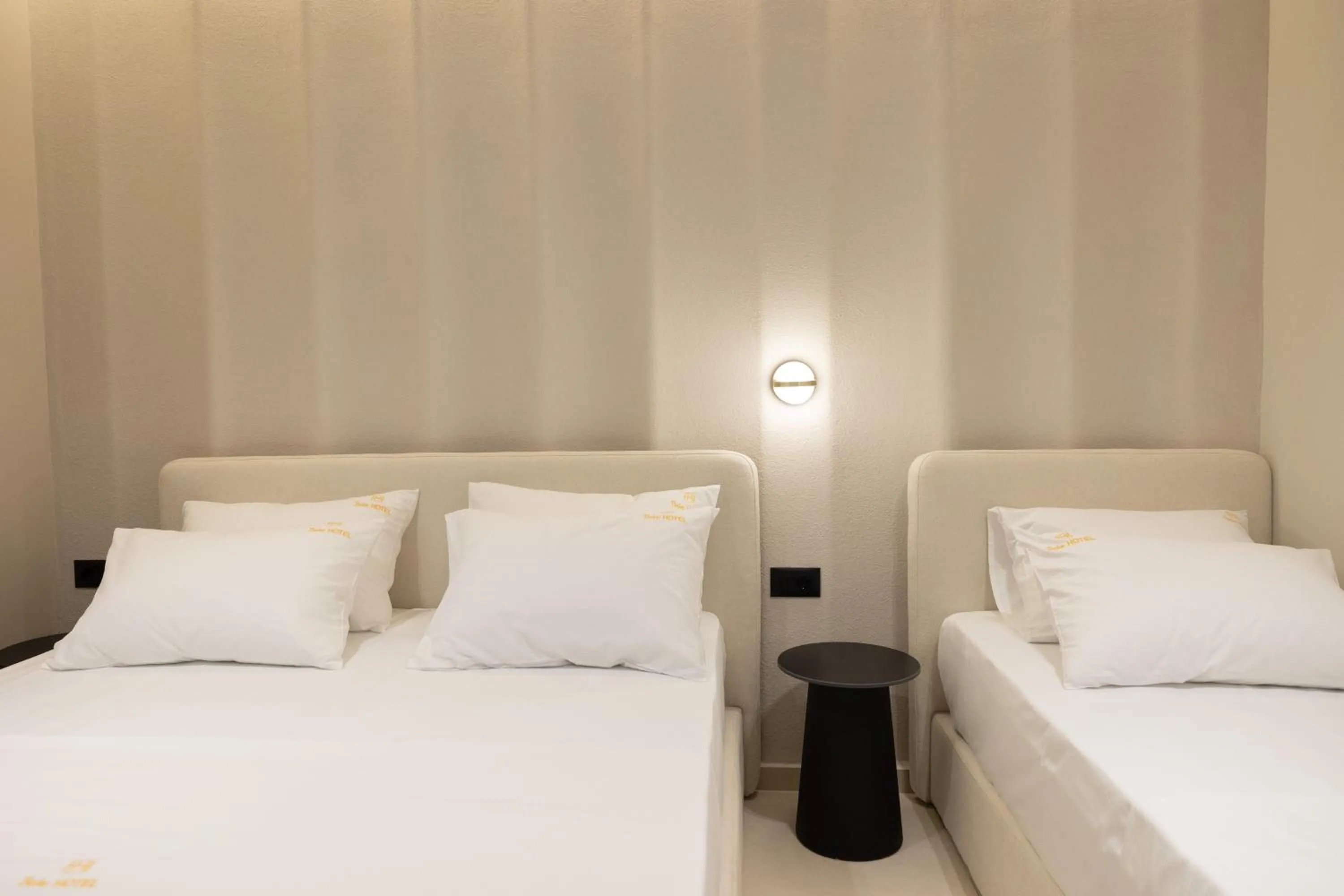 Bedroom, Bed in Hotel Beke