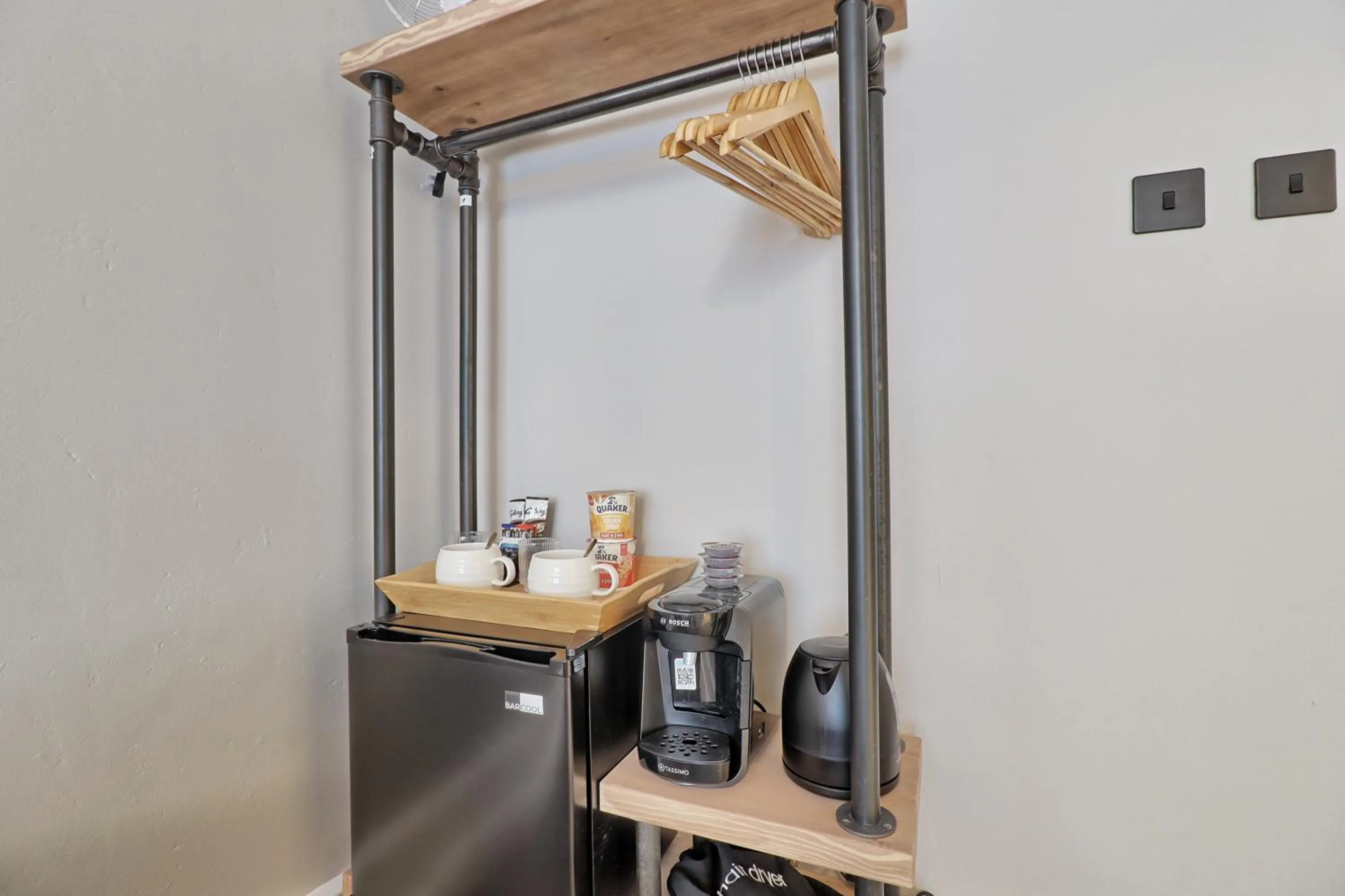 Coffee/tea facilities in Ranfield's Brasserie Hotel Rooms