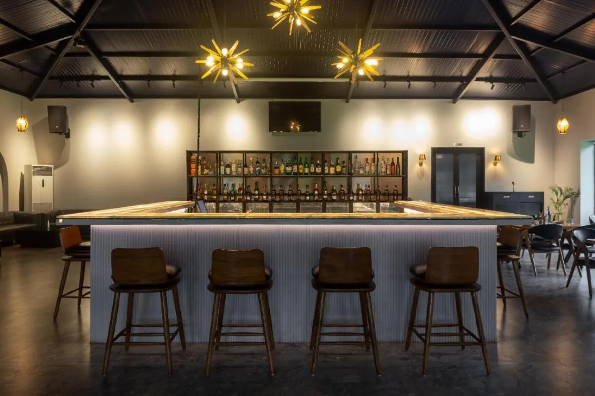 Lounge or bar in River Estates Resort, Restaurant & Spa by Vibescapes