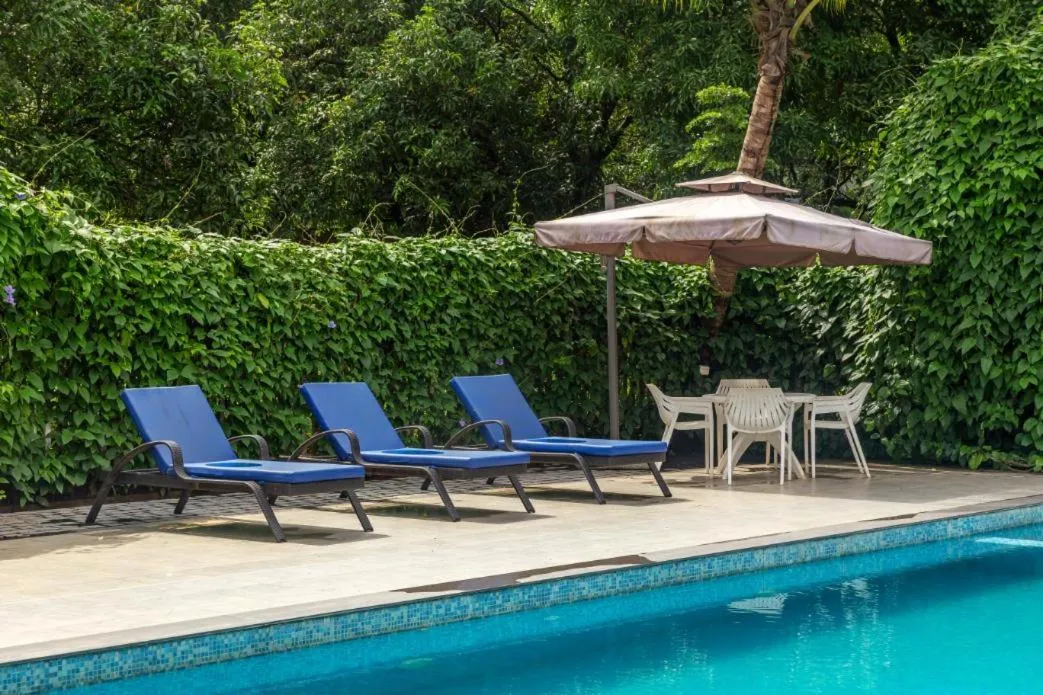 Patio in River Estates Resort, Restaurant & Spa by Vibescapes