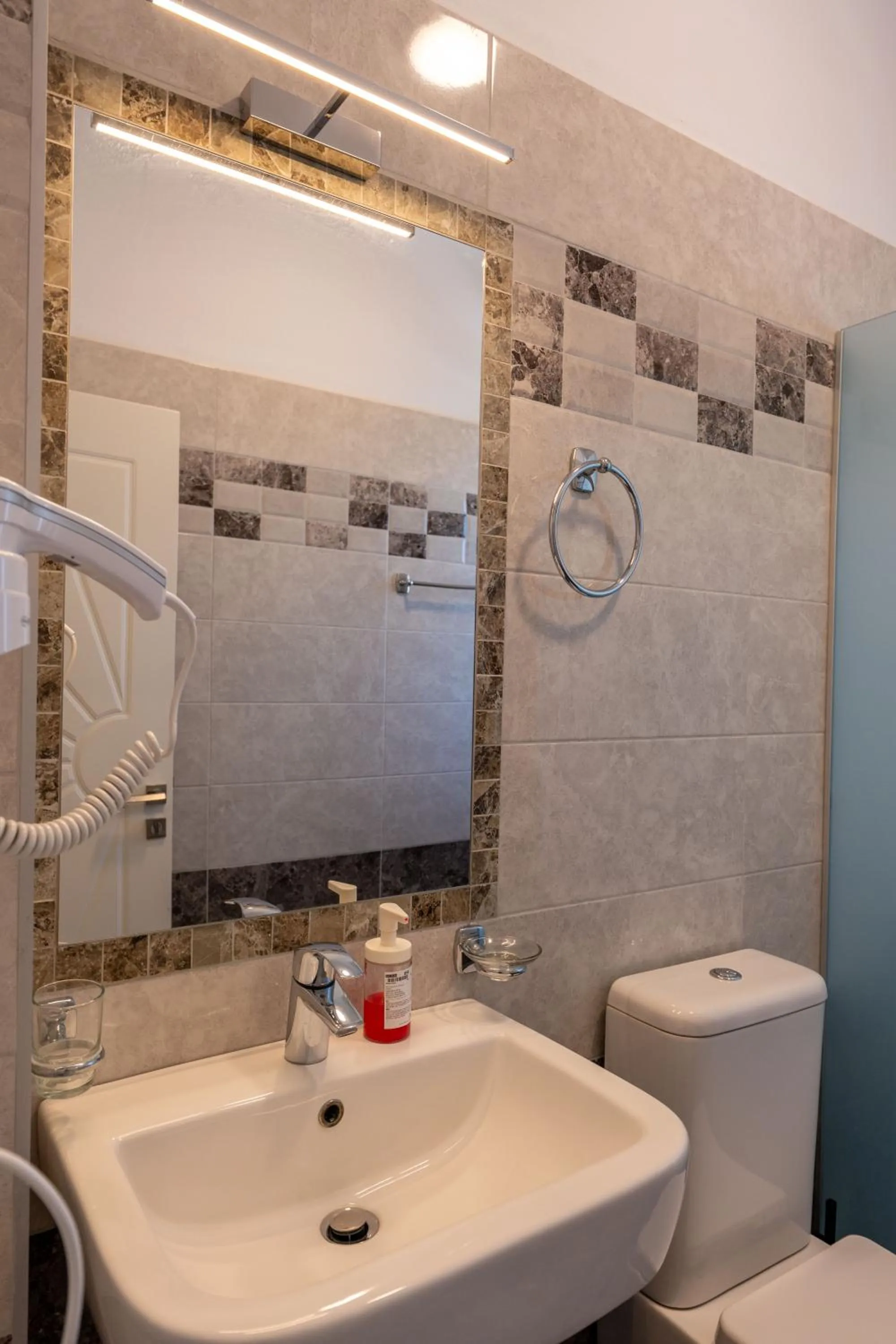 Shower in Golden Hotel