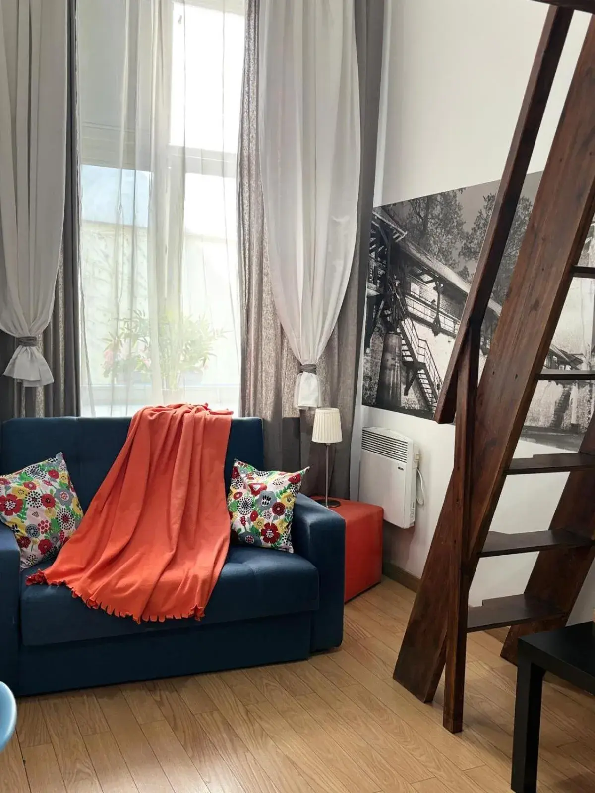 Triple Room with Shared Bathroom in Krakow Apartments & Rooms Triple Room with Shared Bathroom in Krakow Apartments & Rooms