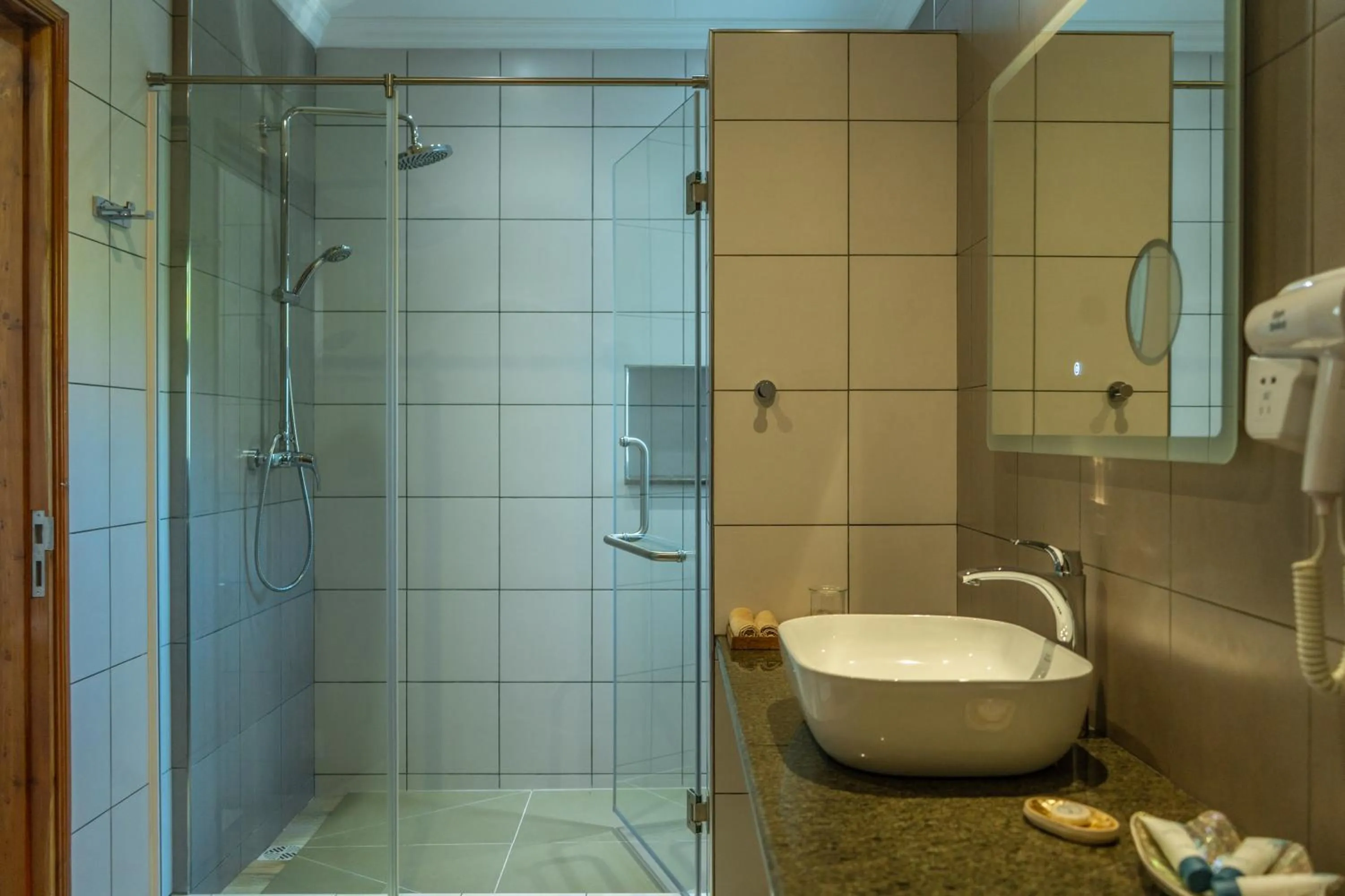 Shower in Summer Sand Holiday Apartments