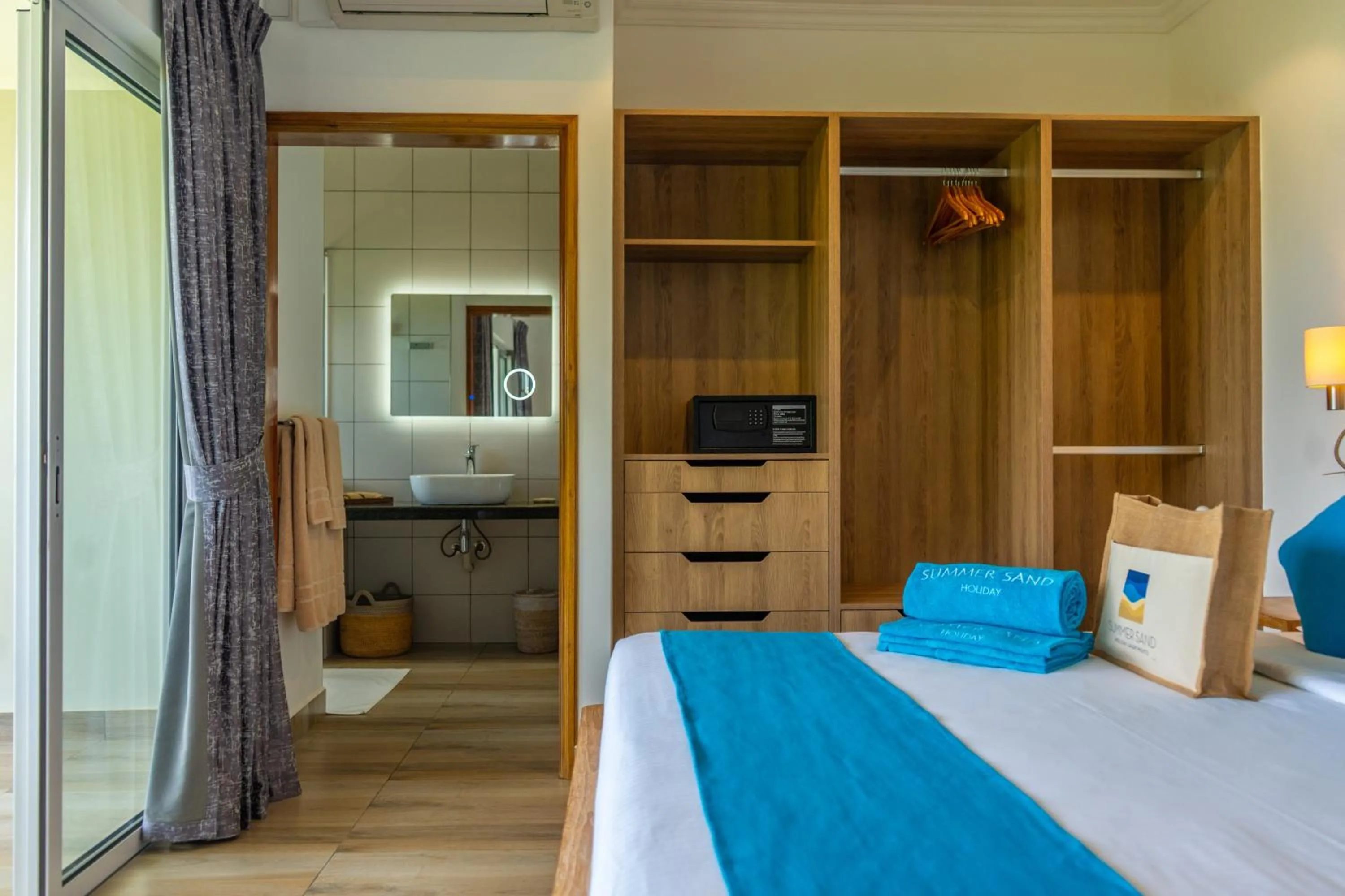 Bedroom, Bed in Summer Sand Holiday Apartments