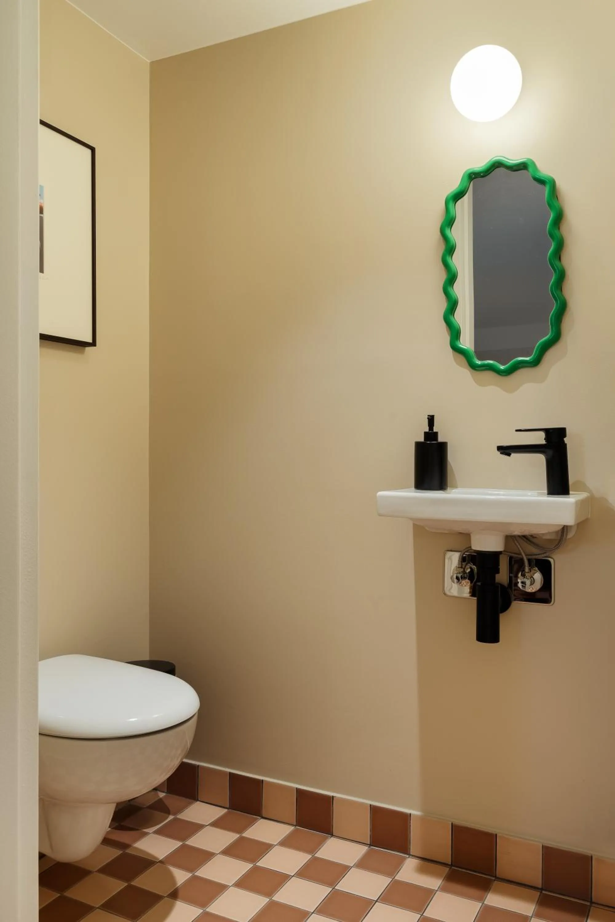 Toilet in Edgar Suites Marais - Temple