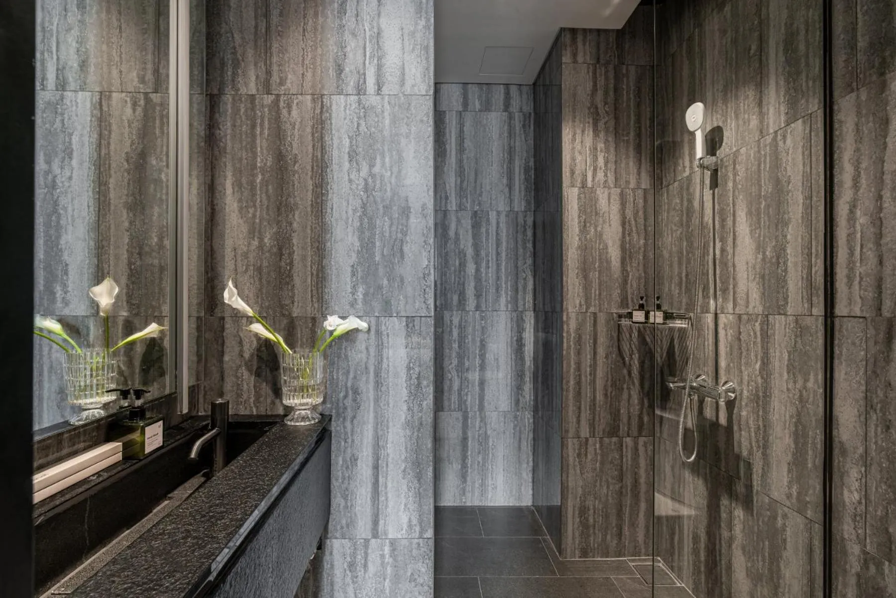 Shower in M Village Nguyễn Kiệm - Cosmo Airport Hotel