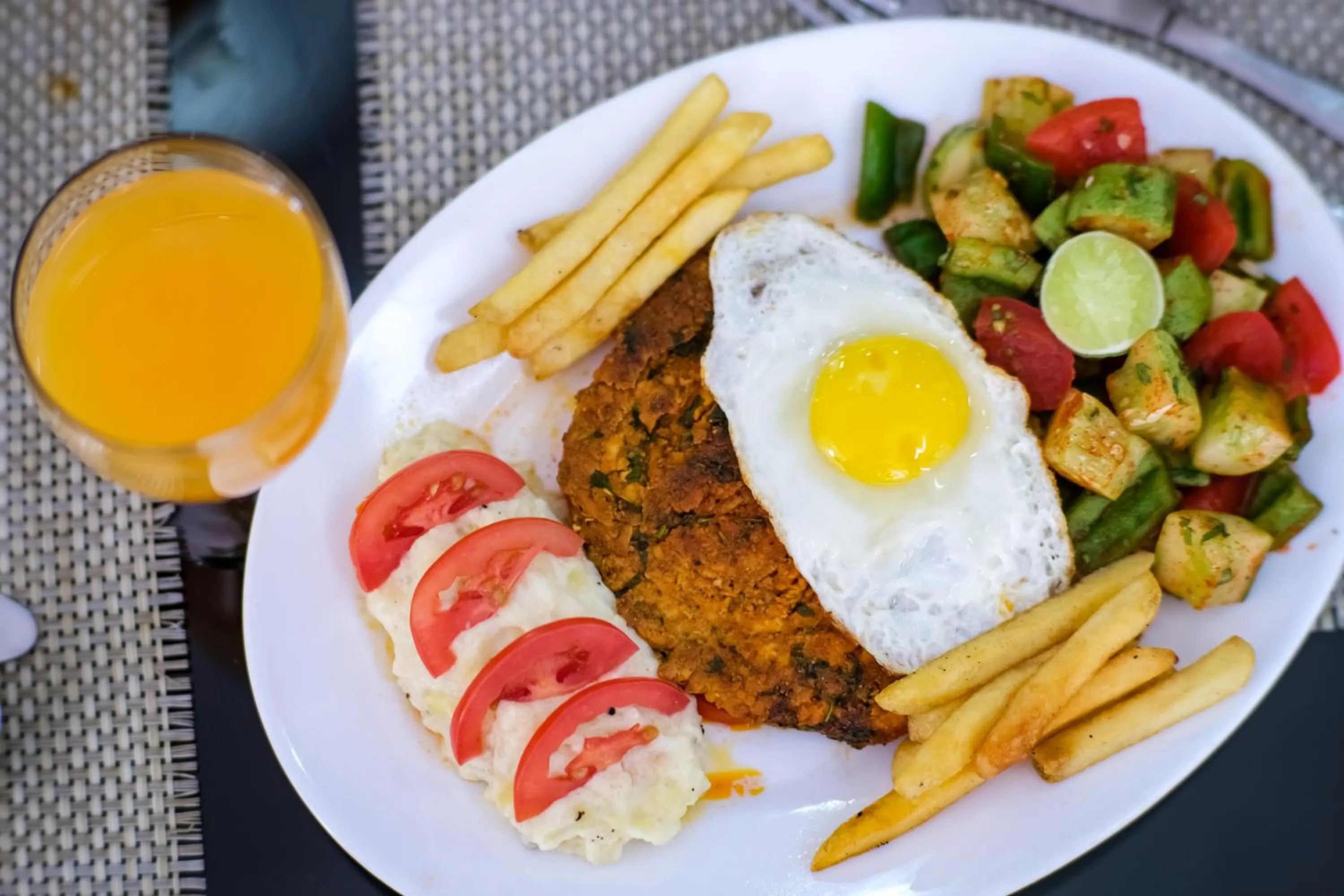 Food and drinks in Hotel Bob's N Barley Luxury Room Best Hotel in McLeod Ganj