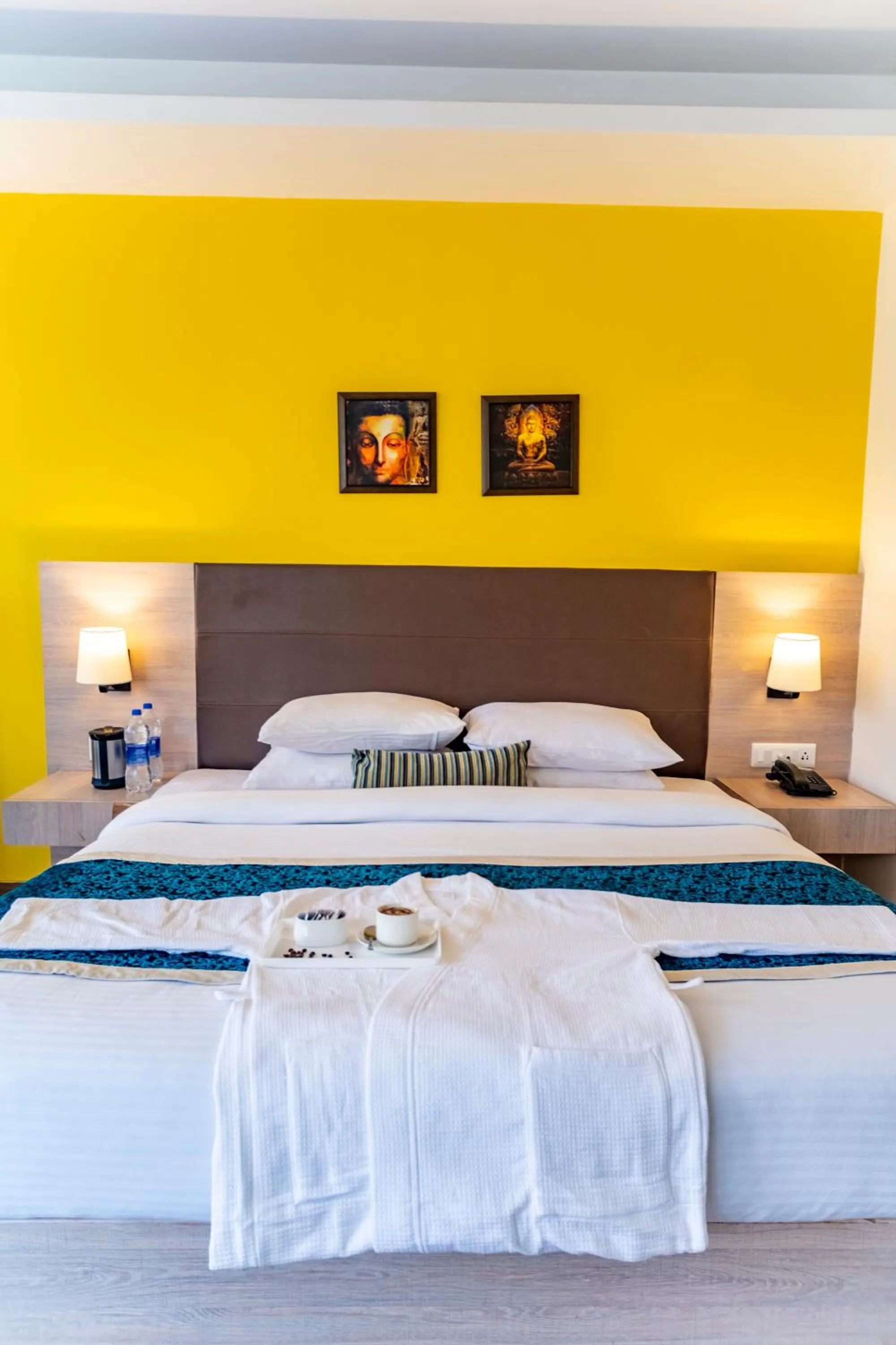 Bed in Hotel Bob's N Barley Luxury Room Best Hotel in McLeod Ganj