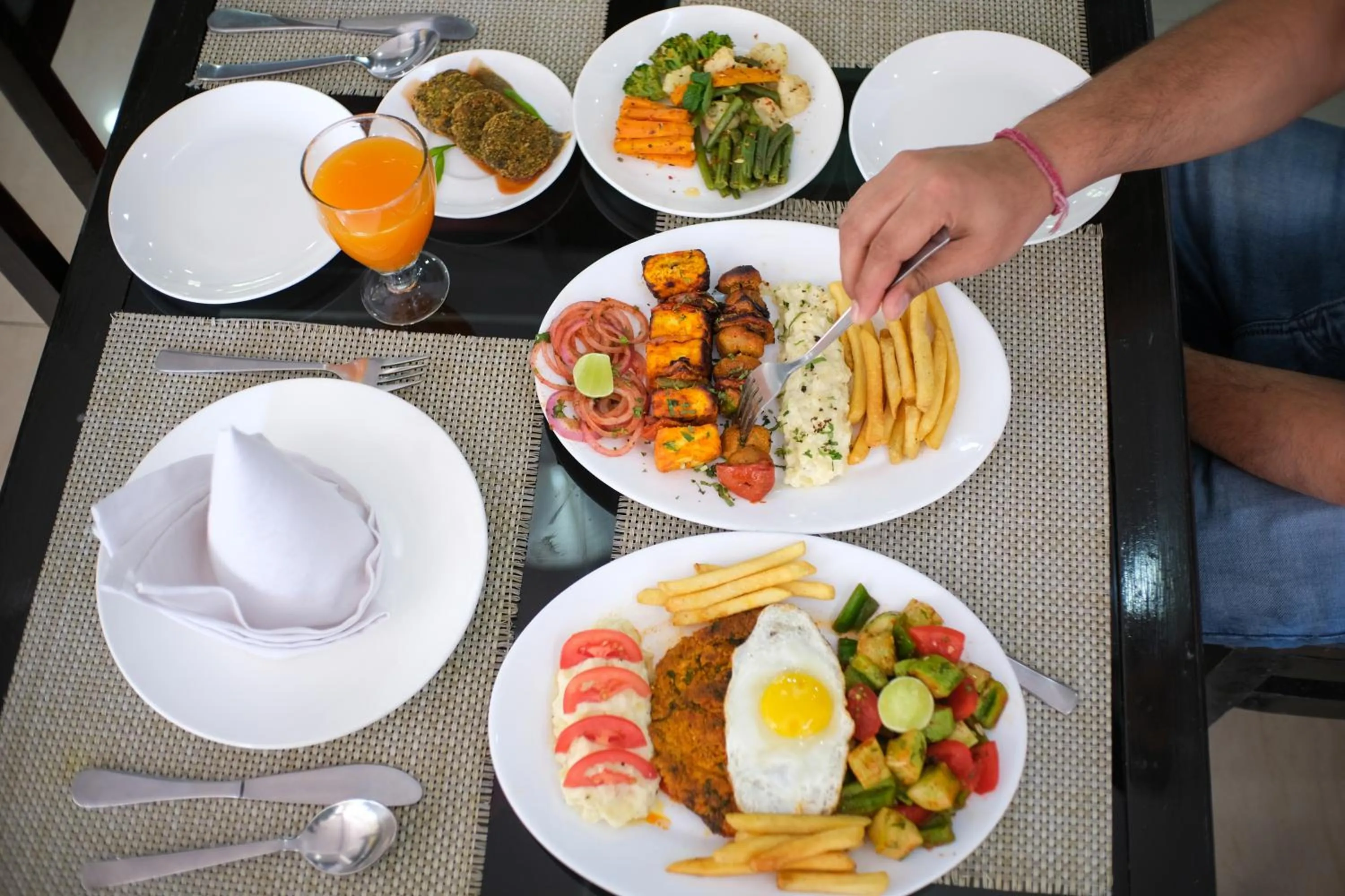 Food in Hotel Bob's N Barley Luxury Room Best Hotel in McLeod Ganj