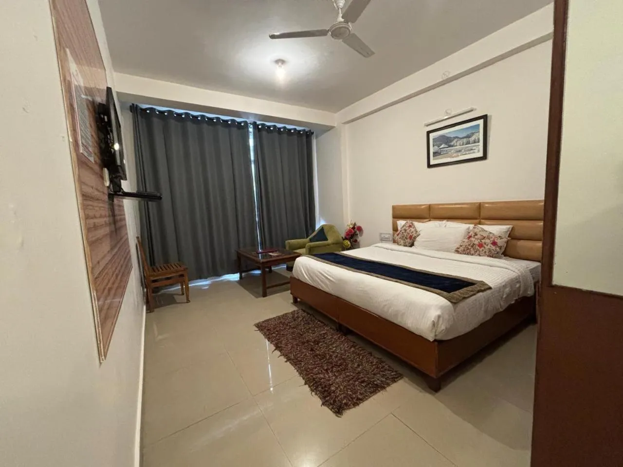 Bedroom, Bed in Hotel Bob's N Barley Luxury Room Best Hotel in McLeod Ganj