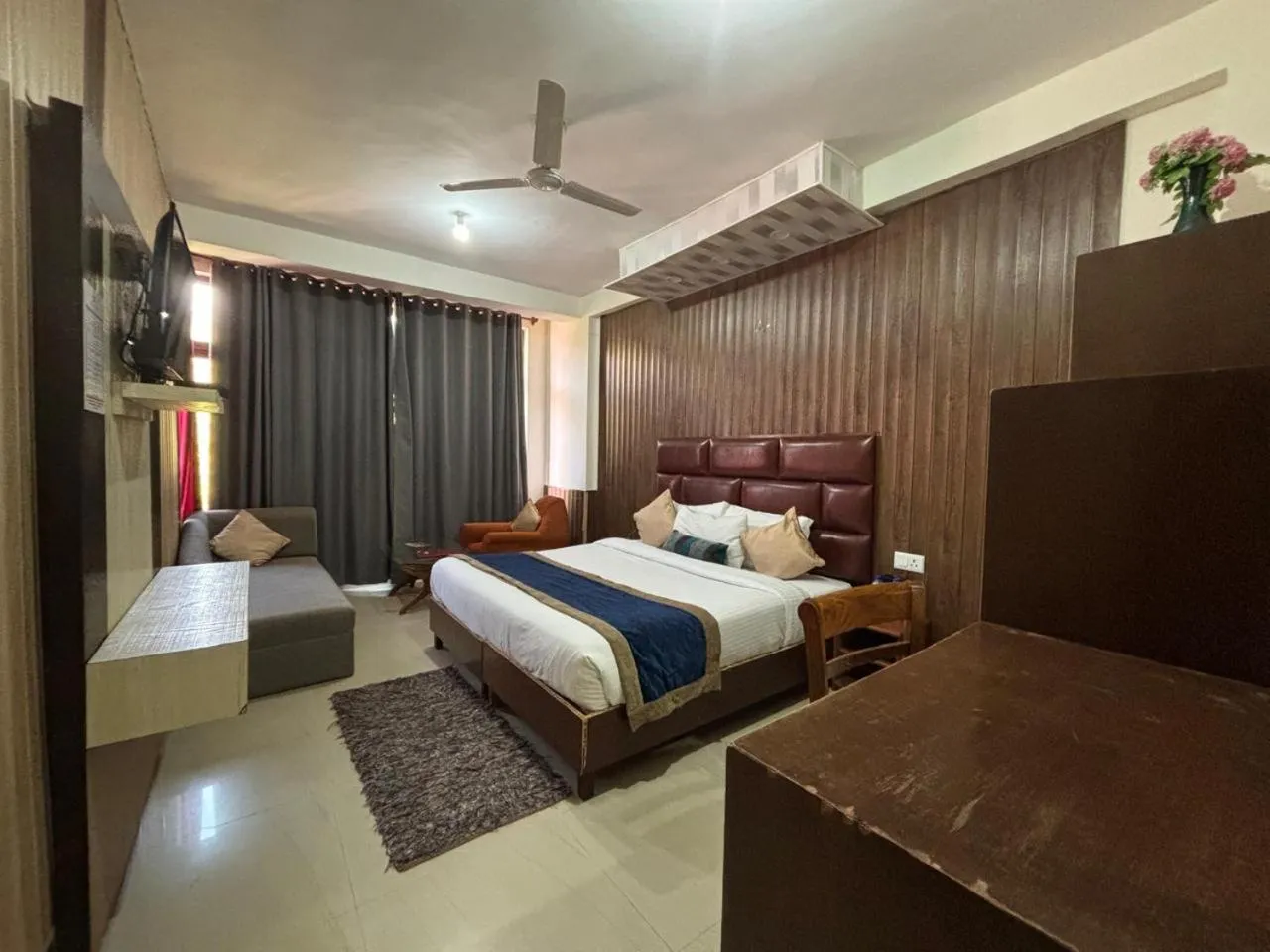 Bedroom, Bed in Hotel Bob's N Barley Luxury Room Best Hotel in McLeod Ganj