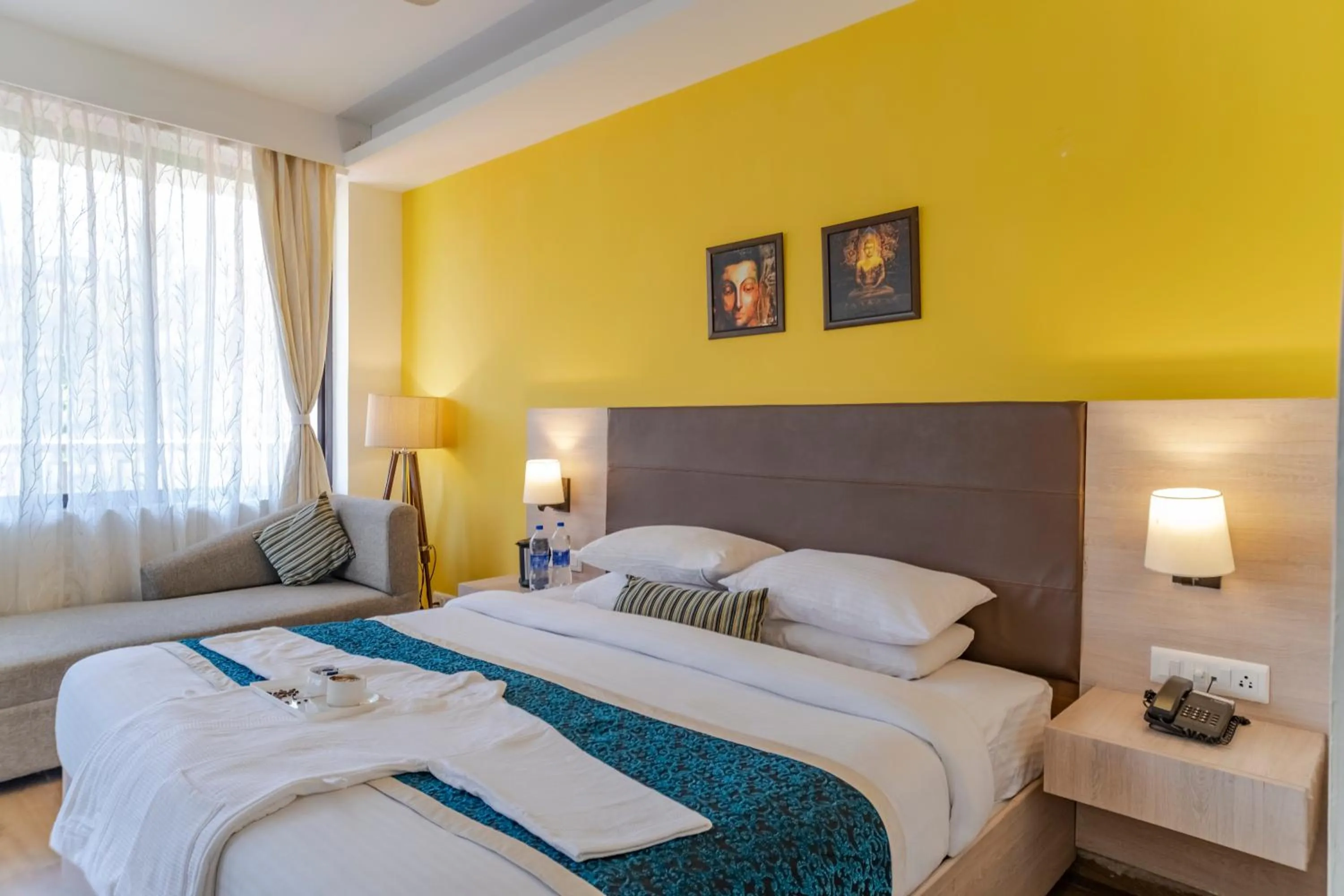 Bed in Hotel Bob's N Barley Luxury Room Best Hotel in McLeod Ganj