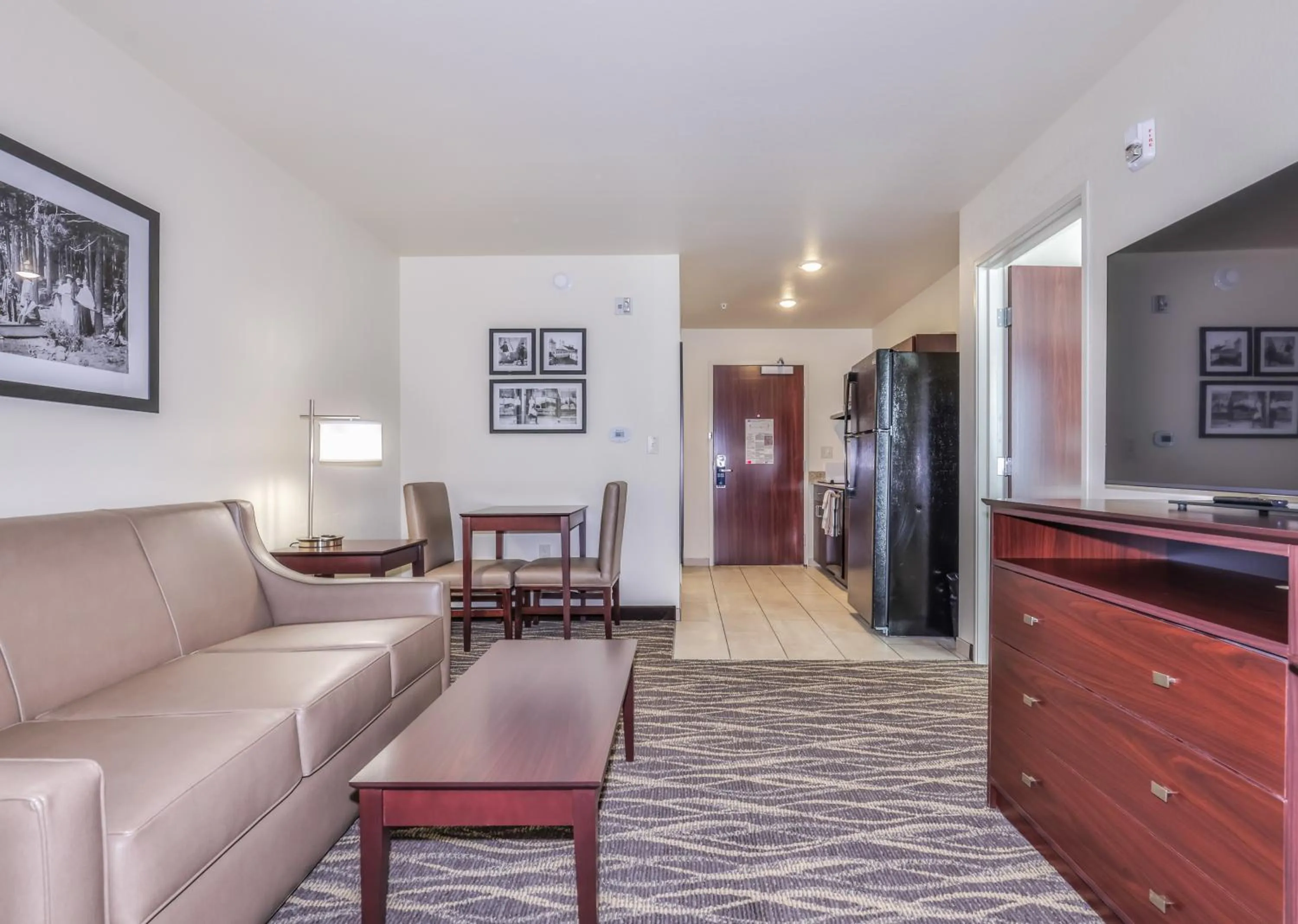 Living room in Cobblestone Hotel & Suites - Rhinelander