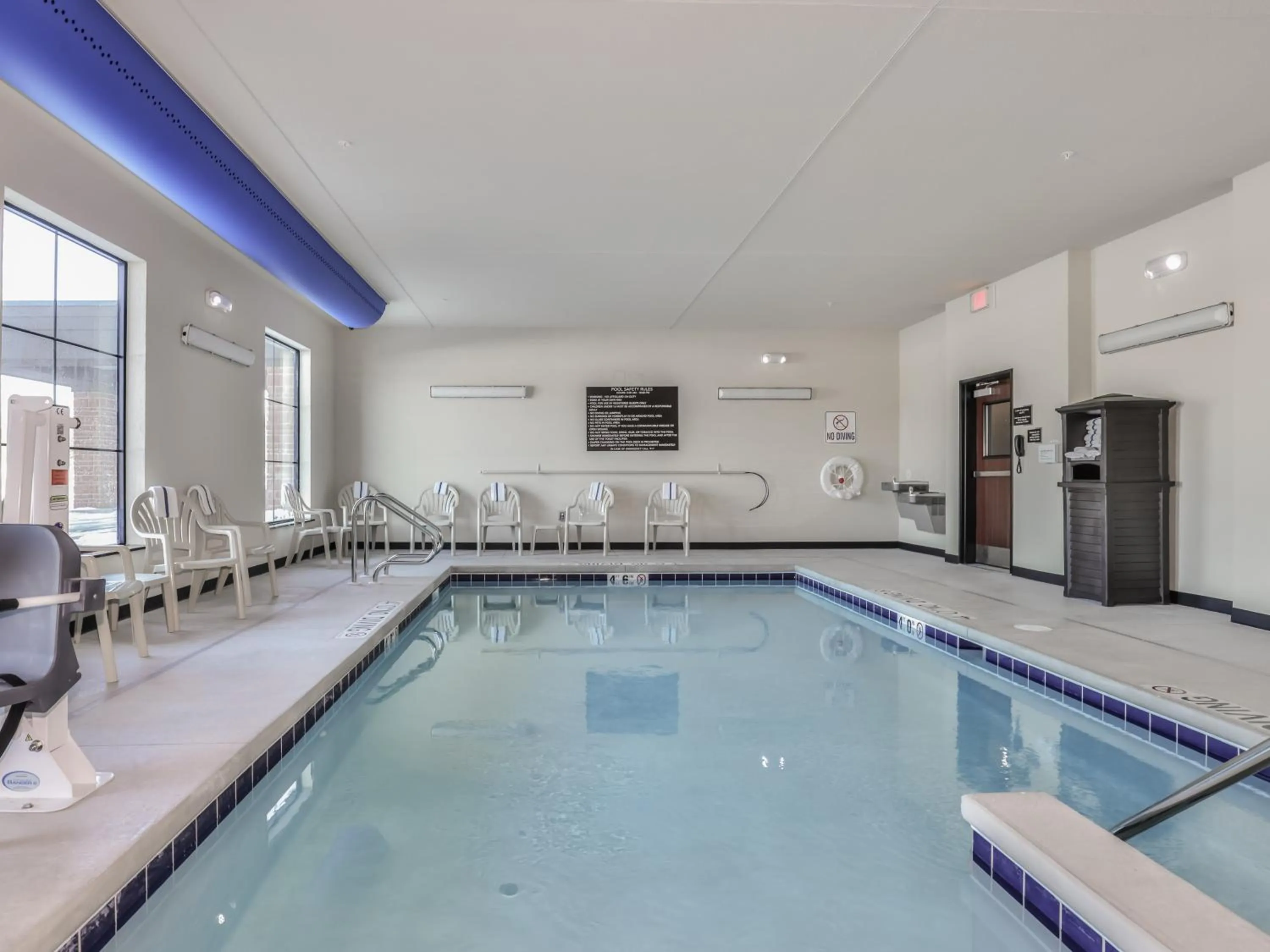 Swimming pool in Cobblestone Hotel & Suites - Rhinelander