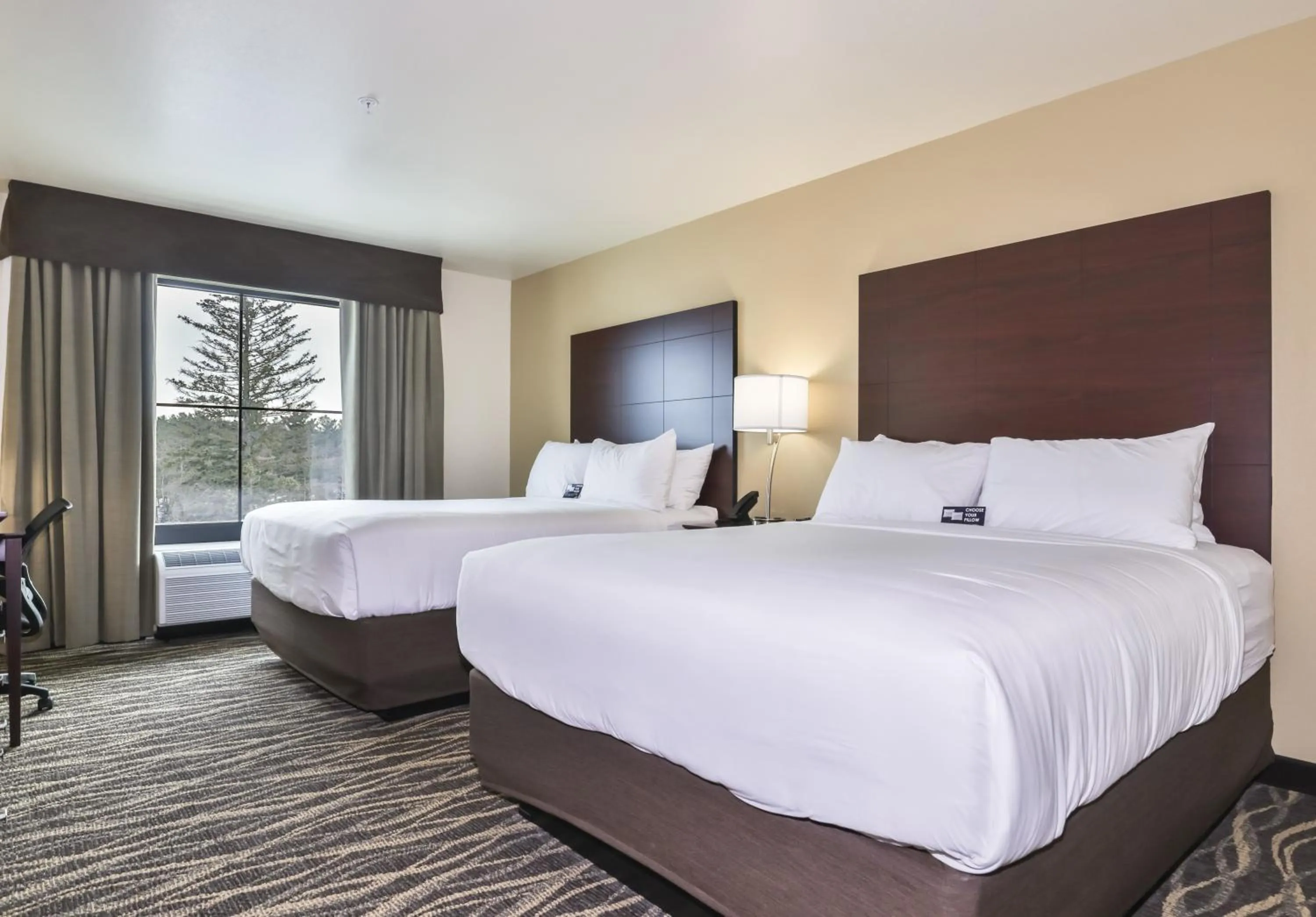 Bed in Cobblestone Hotel & Suites - Rhinelander