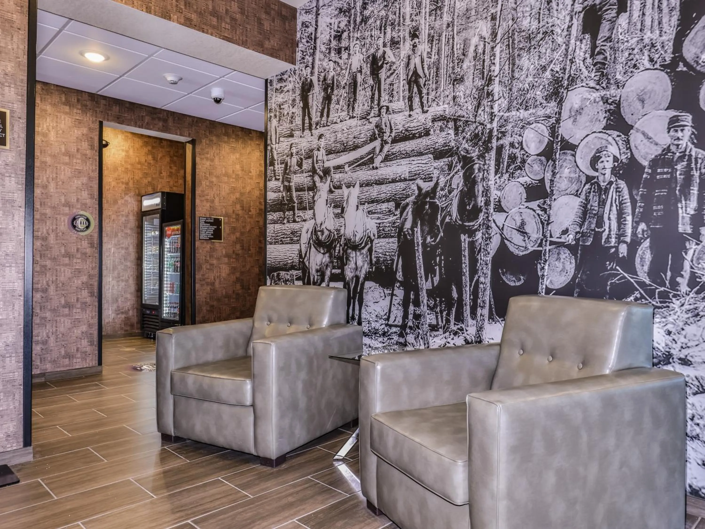 Lobby or reception in Cobblestone Hotel & Suites - Rhinelander