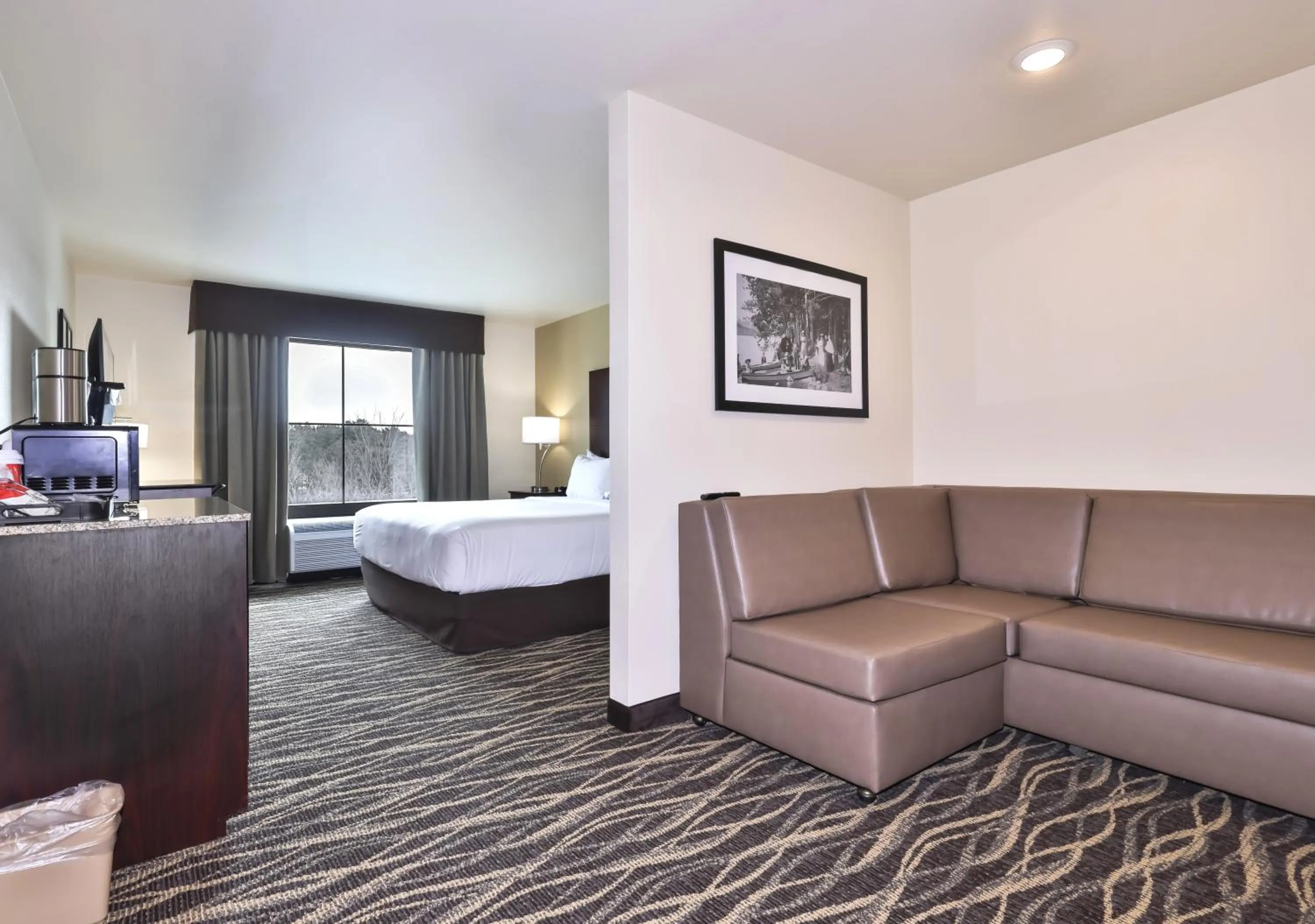 Bedroom, Bed in Cobblestone Hotel & Suites - Rhinelander