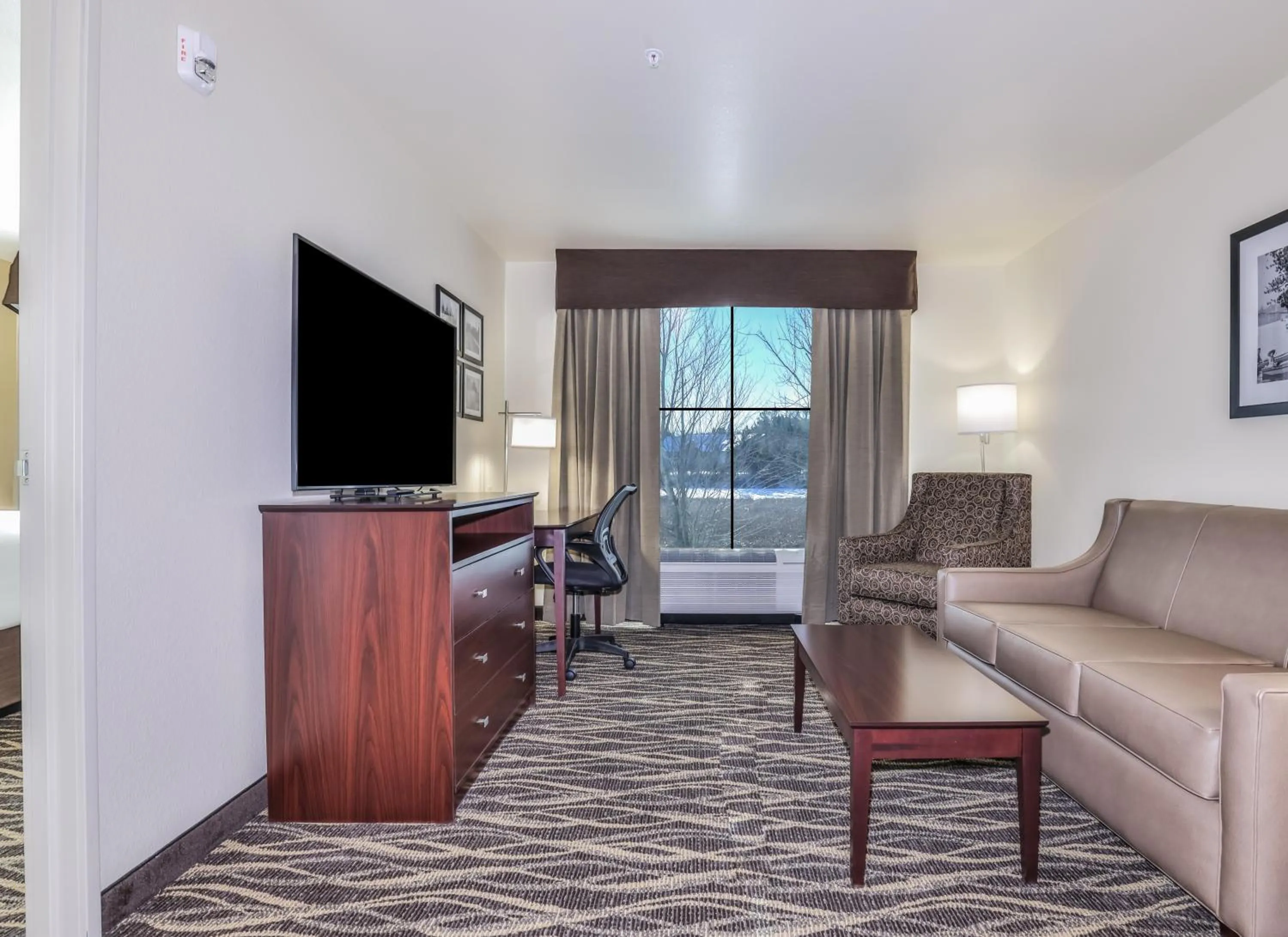 Living room in Cobblestone Hotel & Suites - Rhinelander