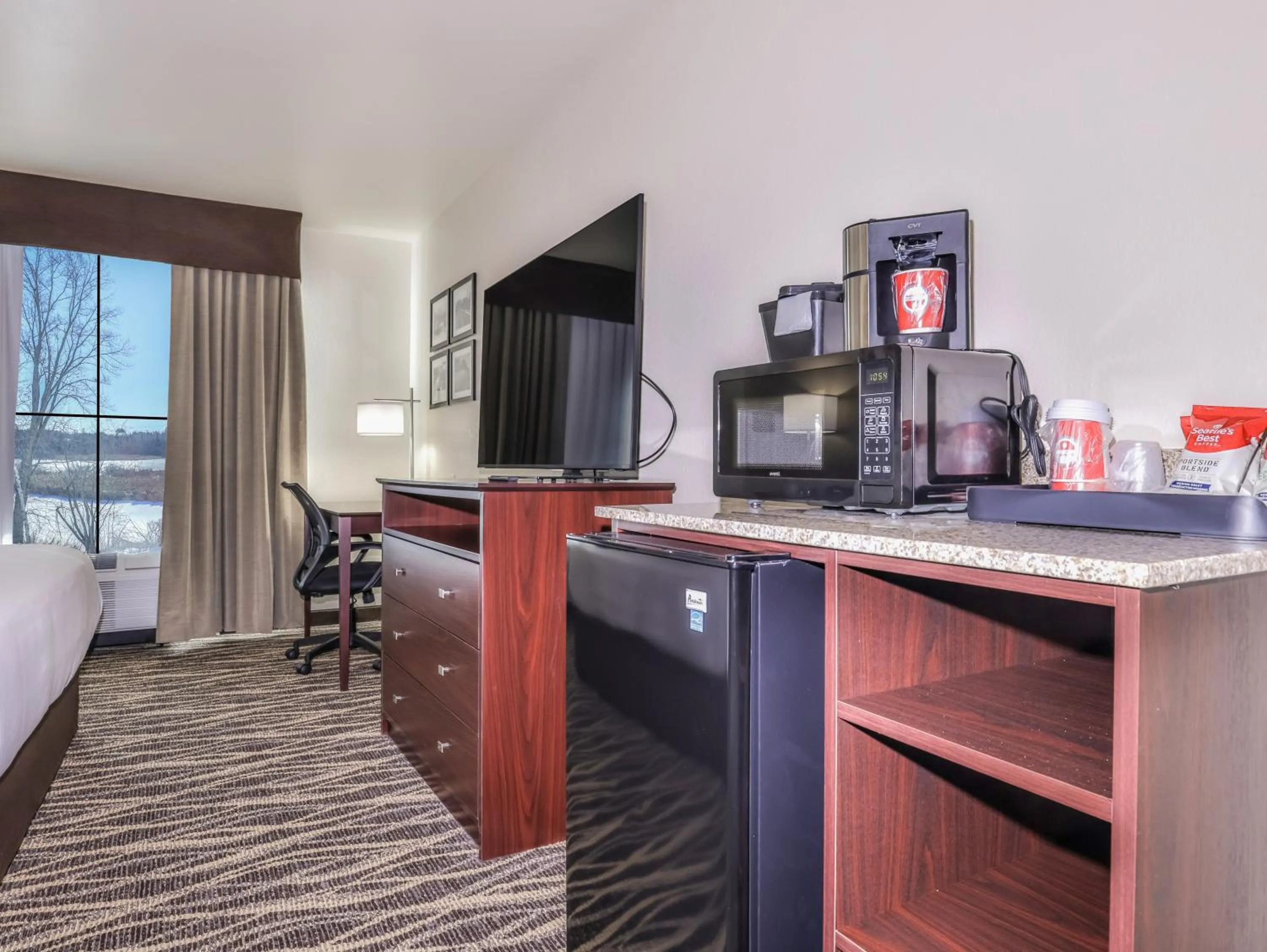 TV and multimedia in Cobblestone Hotel & Suites - Rhinelander