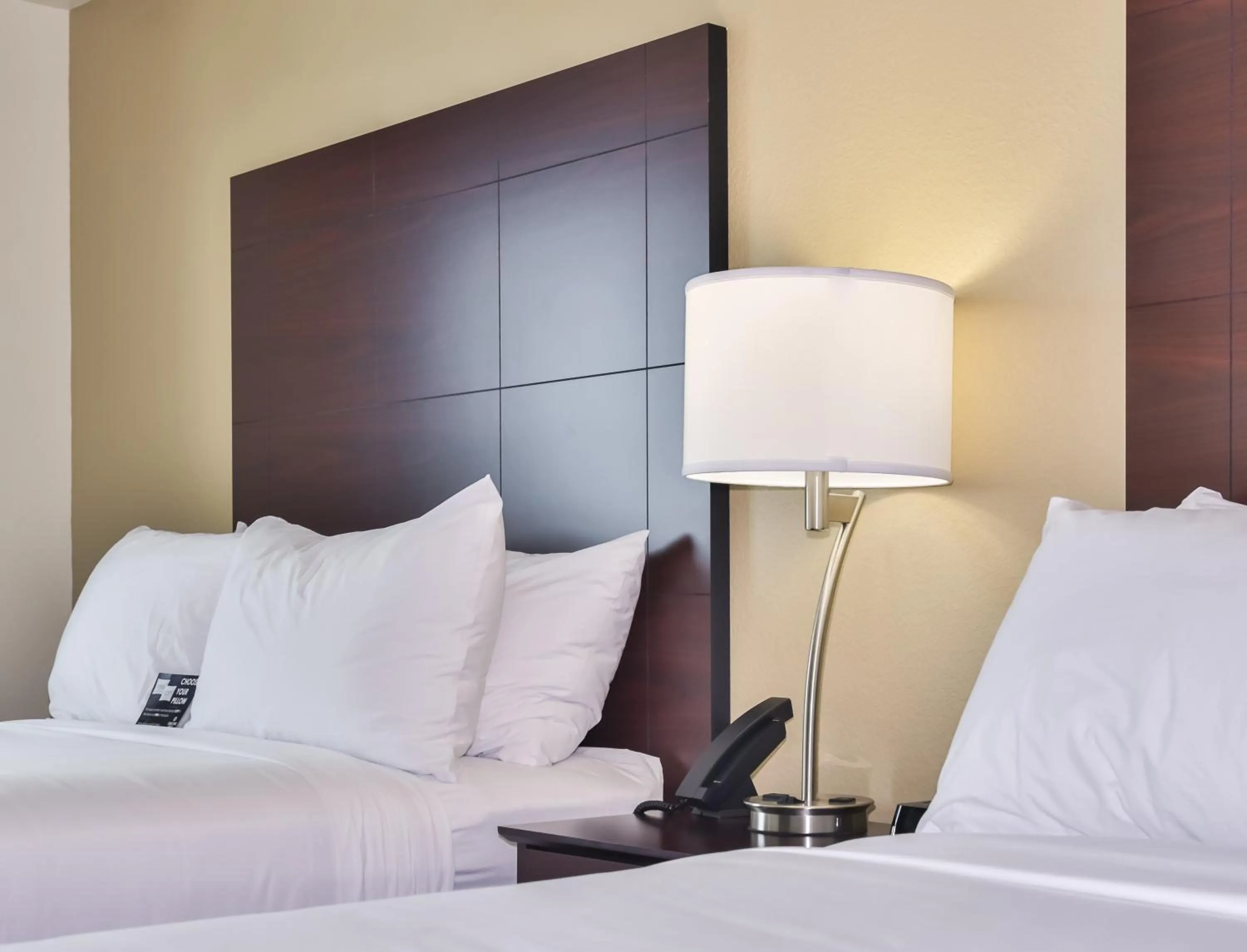 Bed in Cobblestone Hotel & Suites - Rhinelander