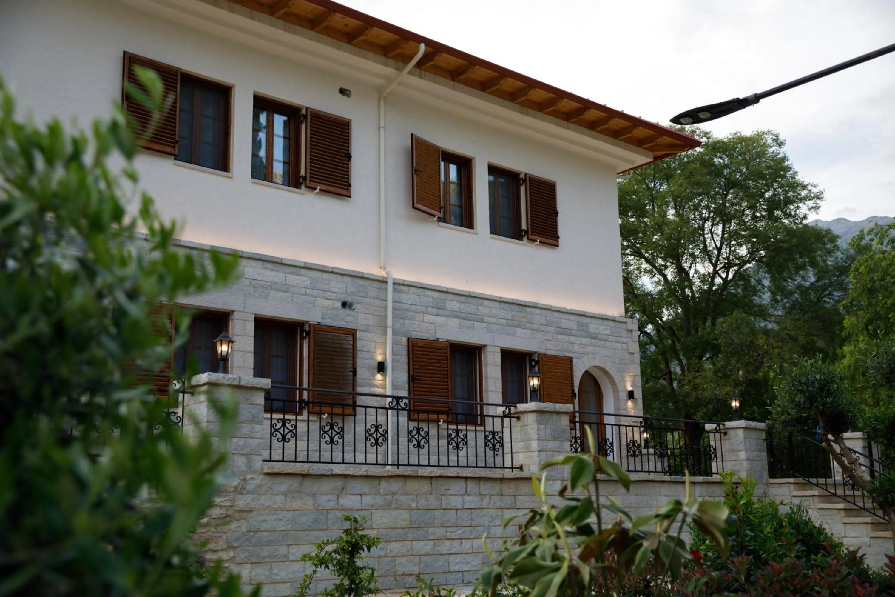 Property building in Bujtina Sophie