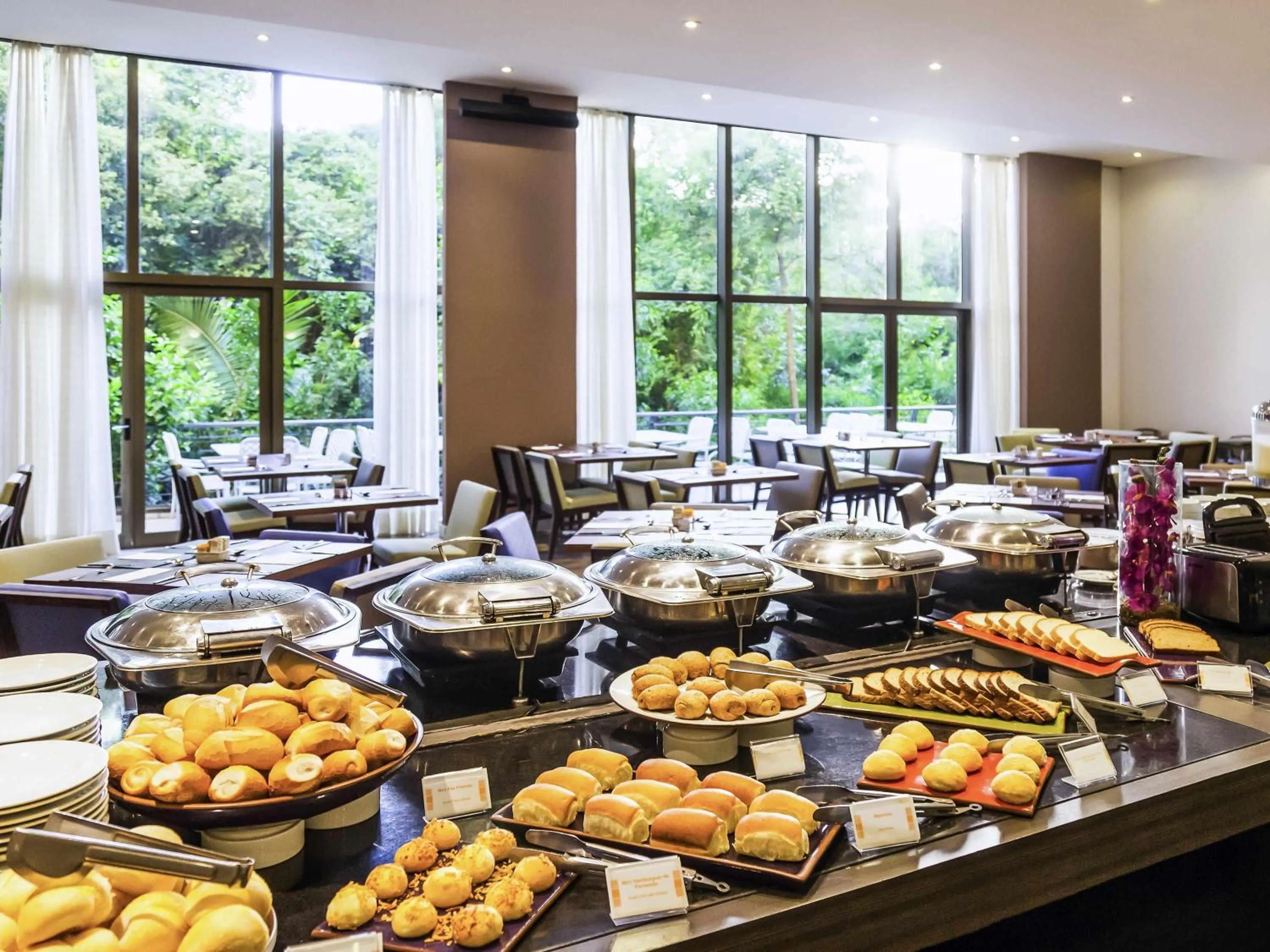 Restaurant/places to eat in Novotel Porto Alegre Tres Figueiras