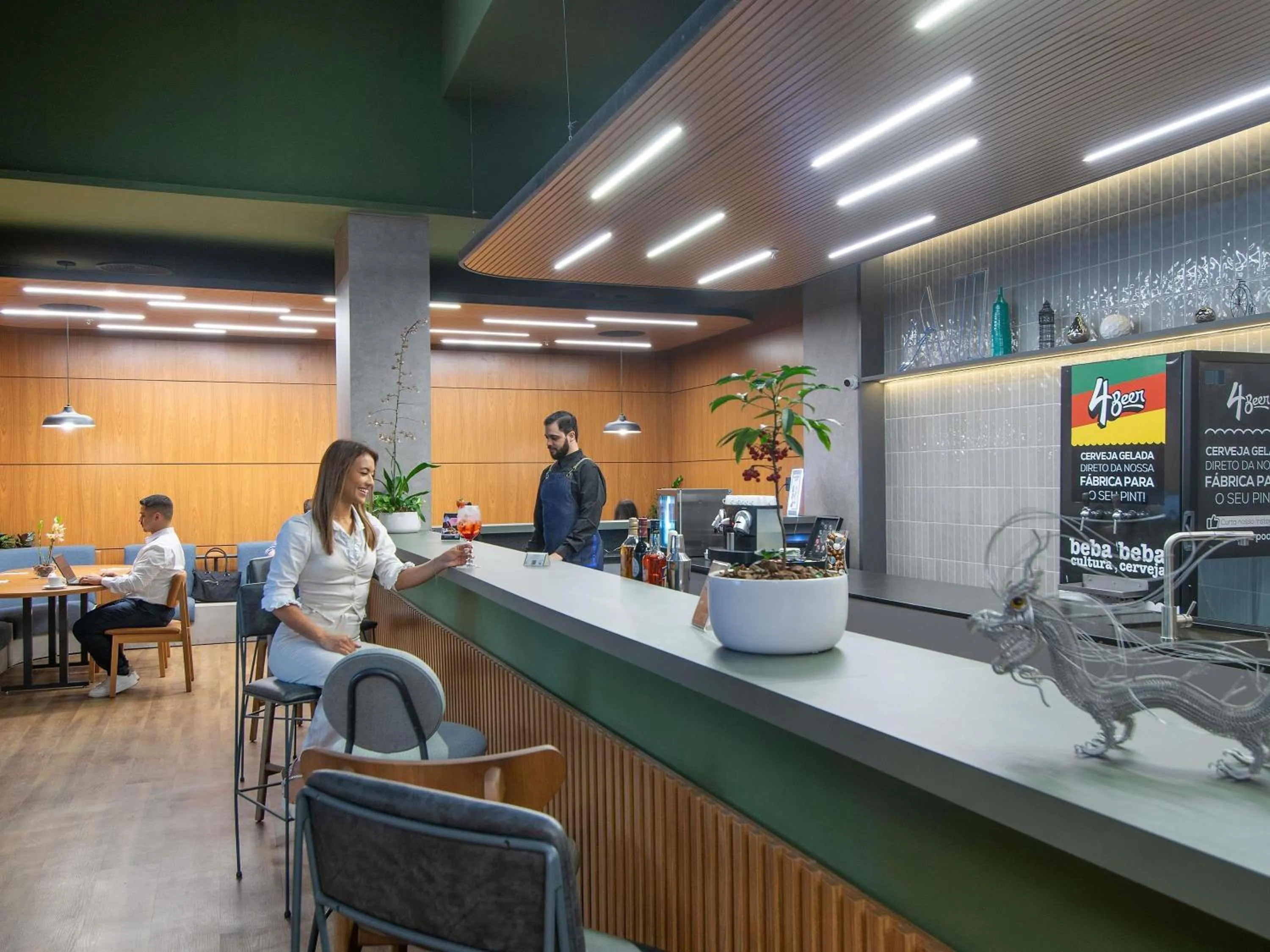 Lounge or bar in Novotel Porto Alegre Tres Figueiras