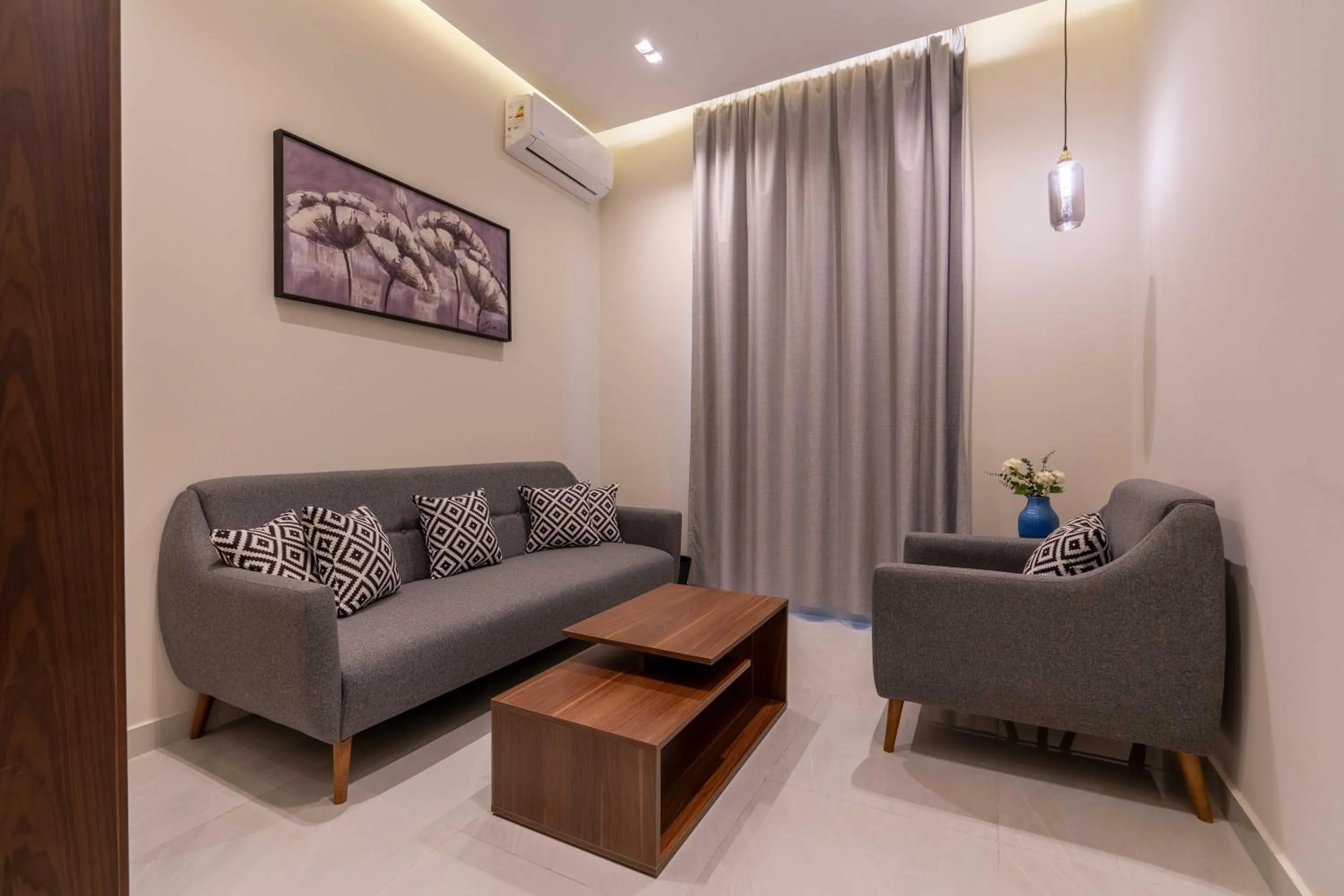 Communal lounge/ TV room in Sleep Inn Apart-Hotel