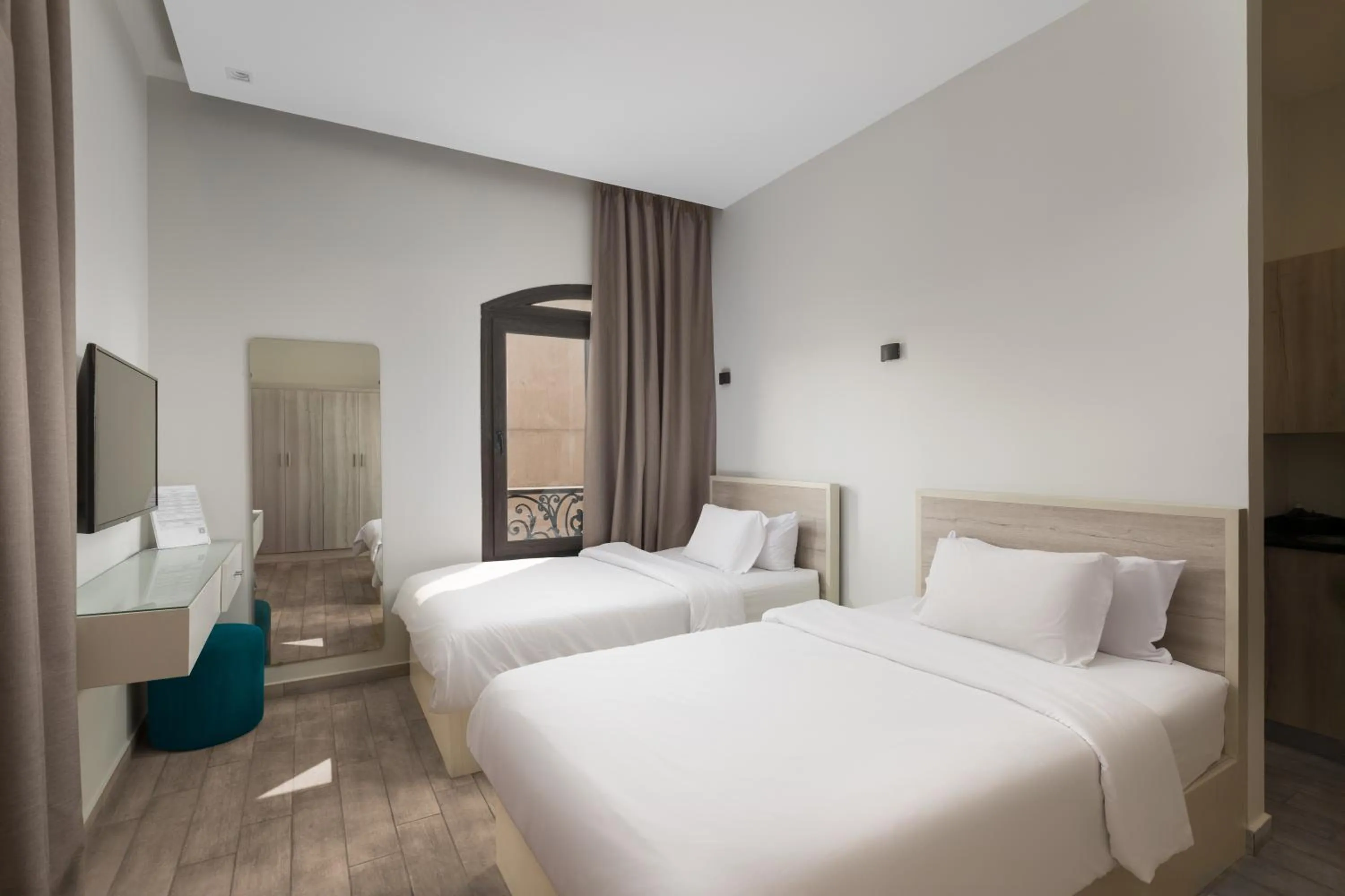 Standard Double or Twin Room with Balcony in Sleep Inn Apart-Hotel