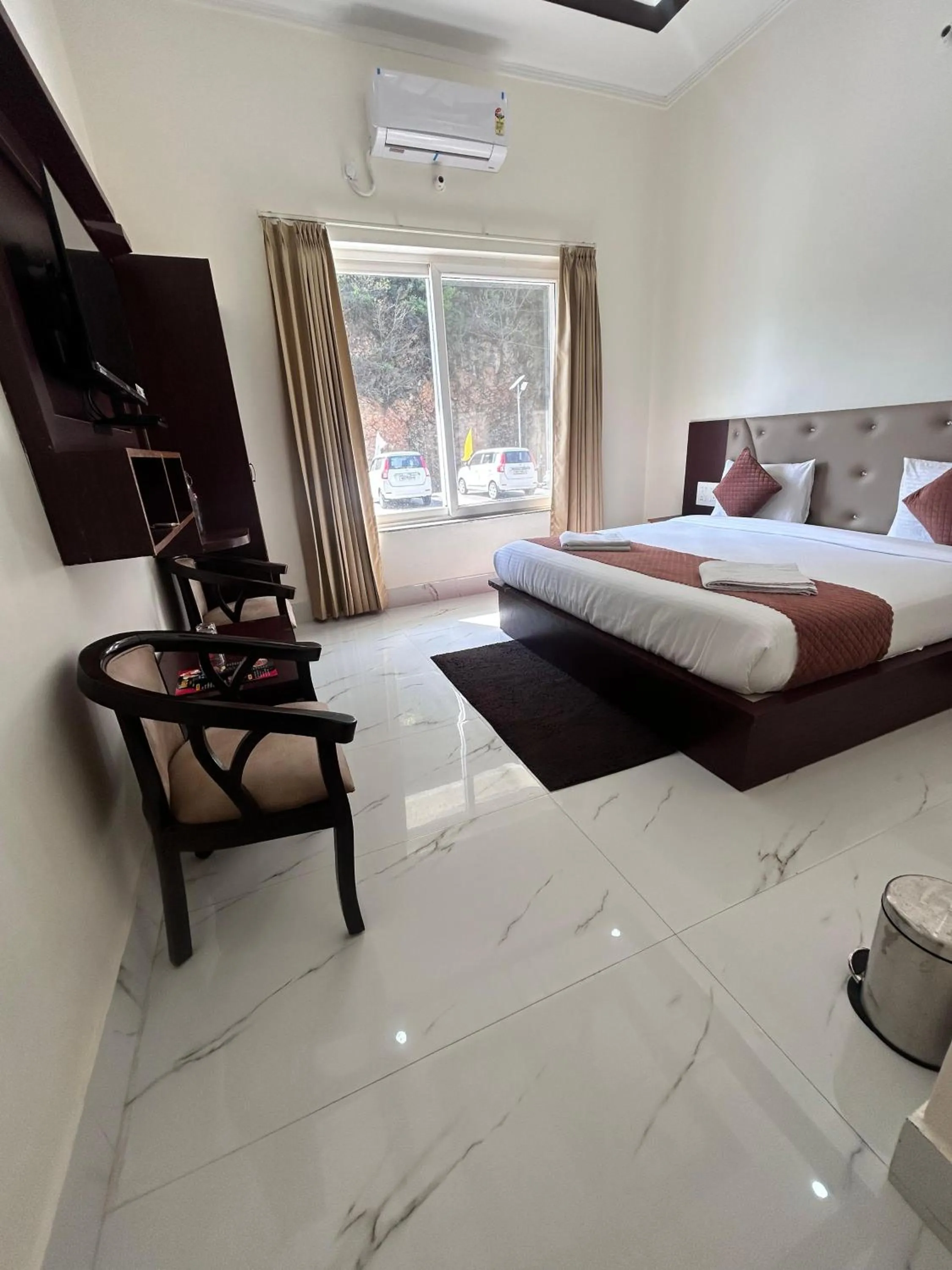 Photo of the whole room, Bed in Hotel Hill River View Resort