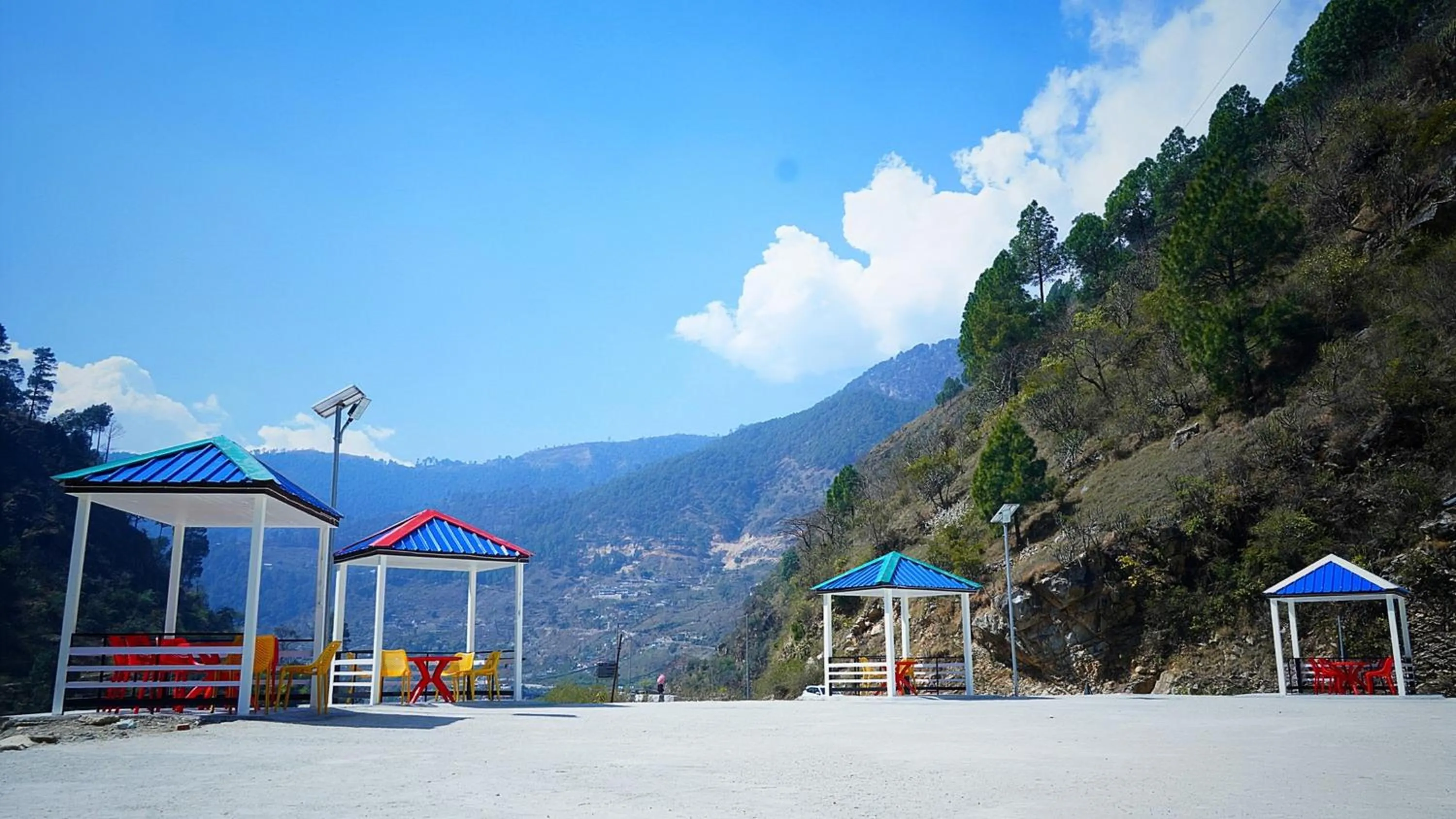 Mountain view in Hotel Hill River View Resort