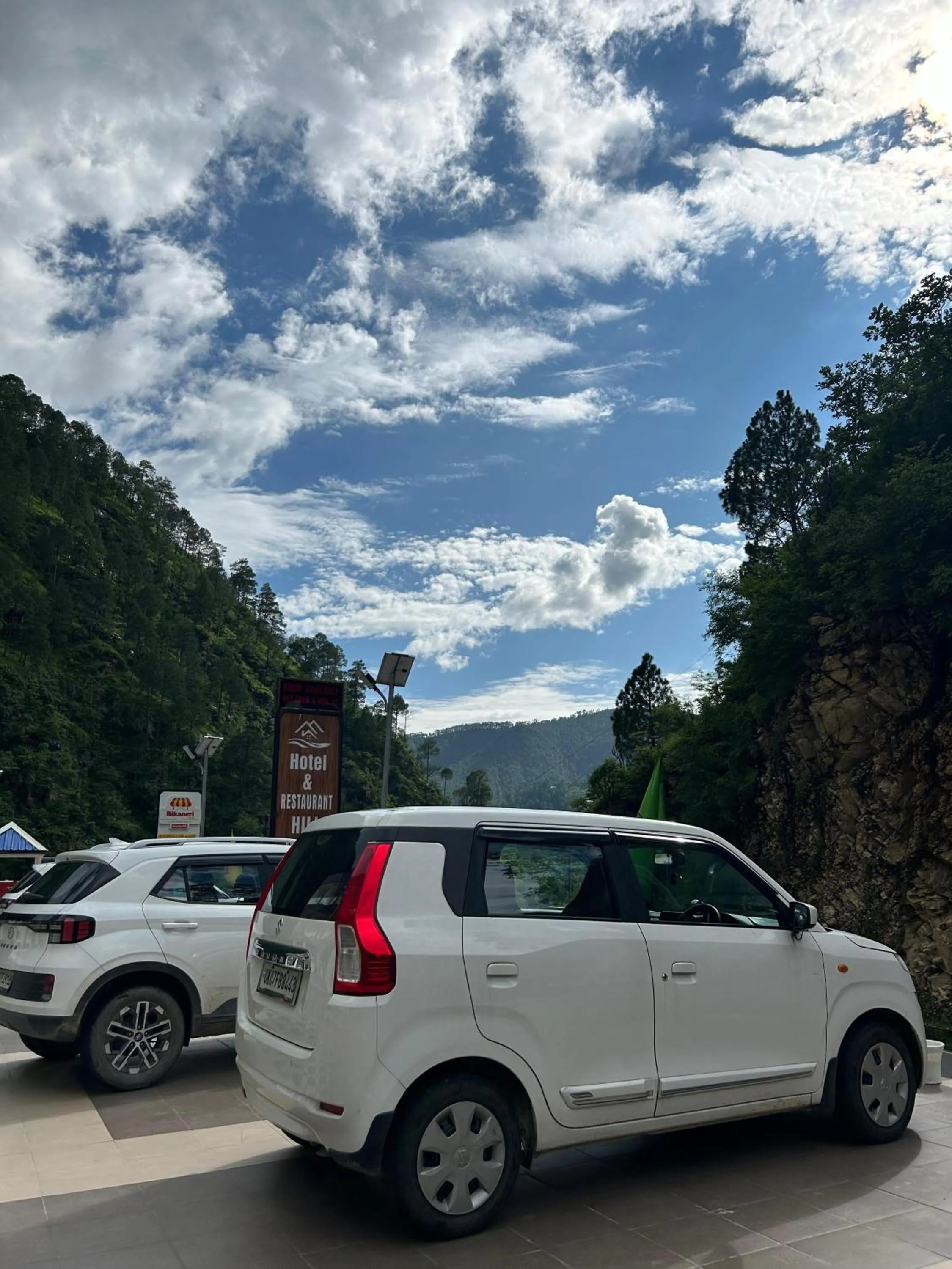 Parking in Hotel Hill River View Resort