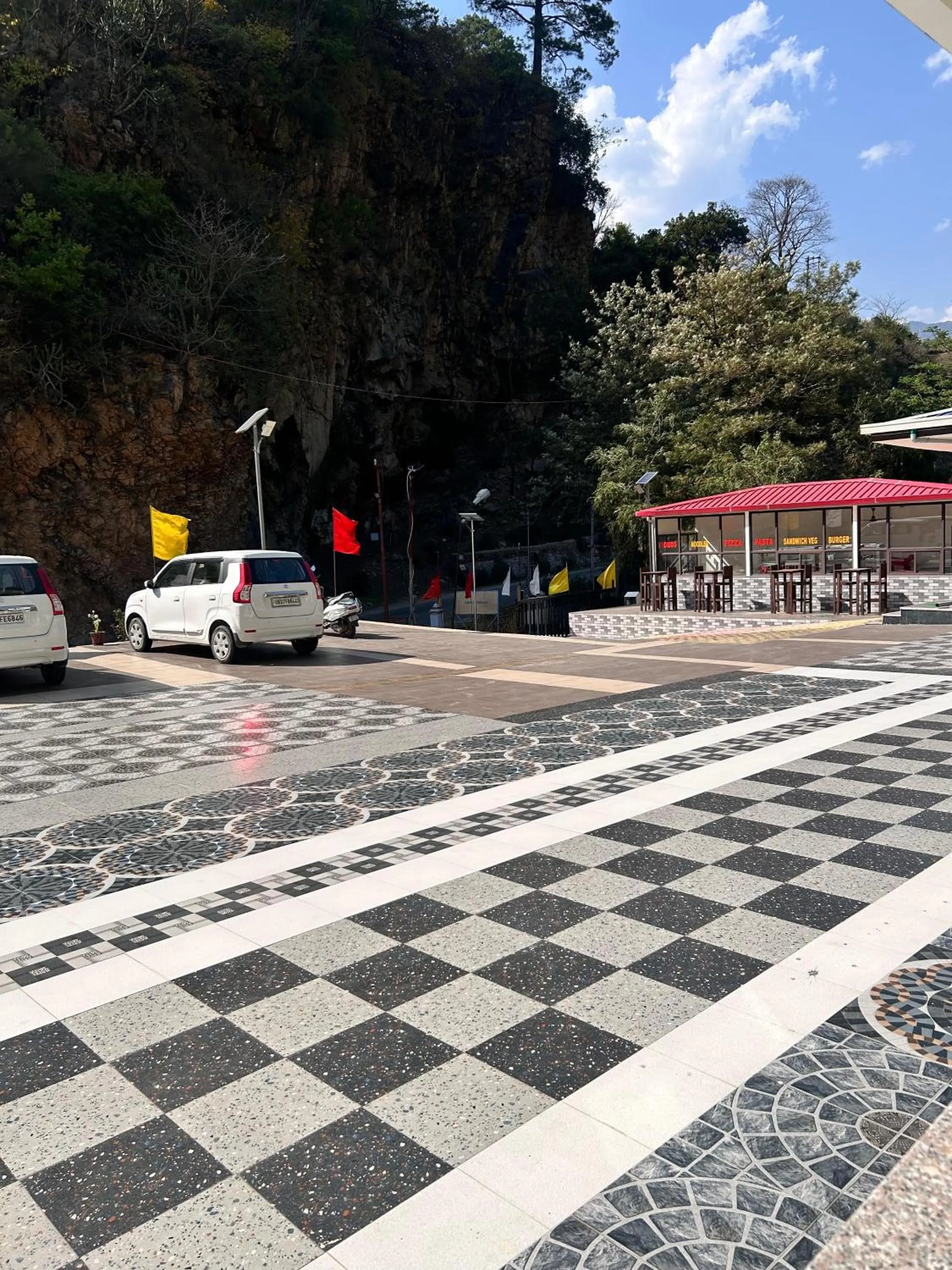 Mountain view in Hotel Hill River View Resort