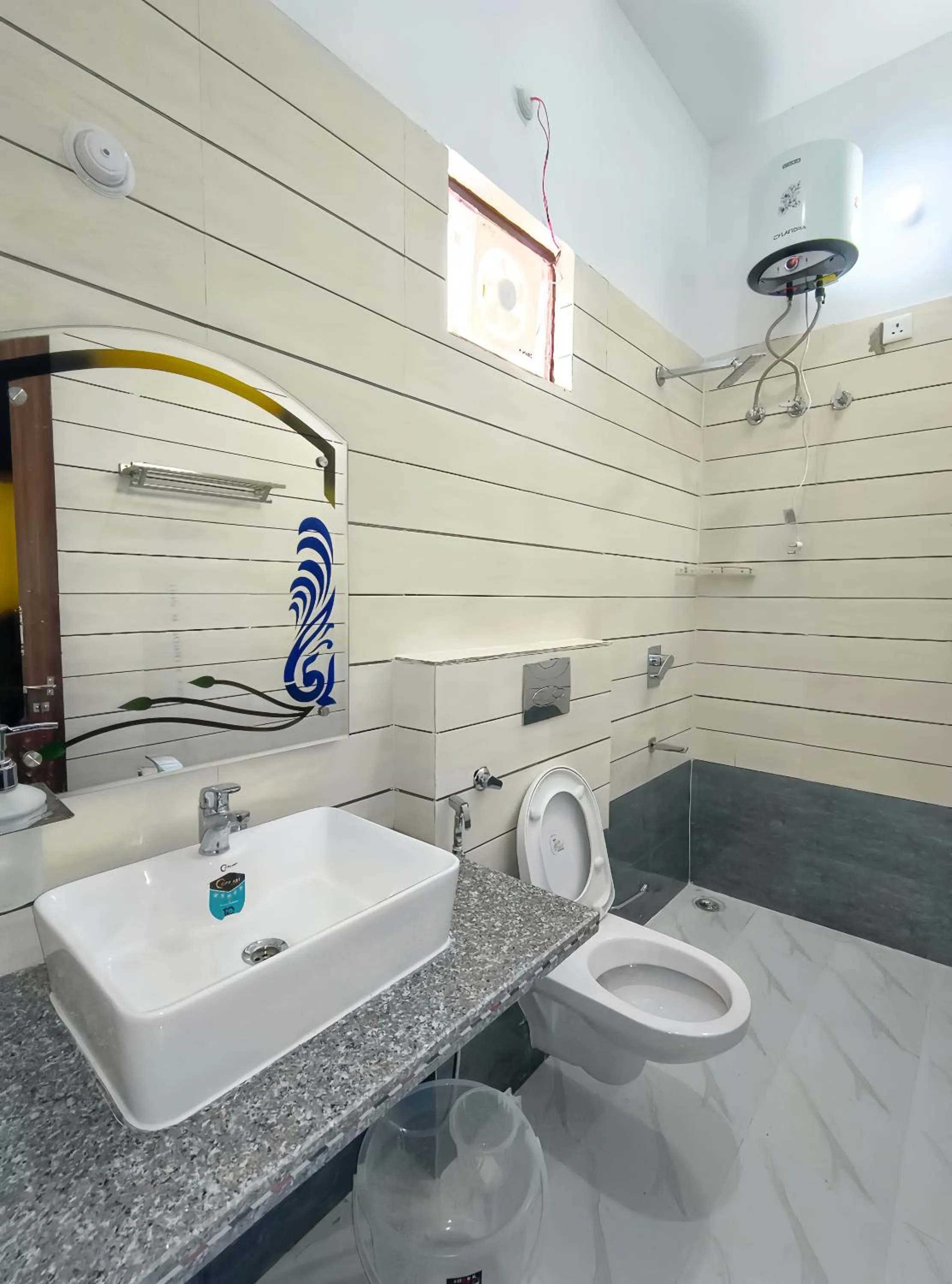 Shower in Hotel Hill River View Resort