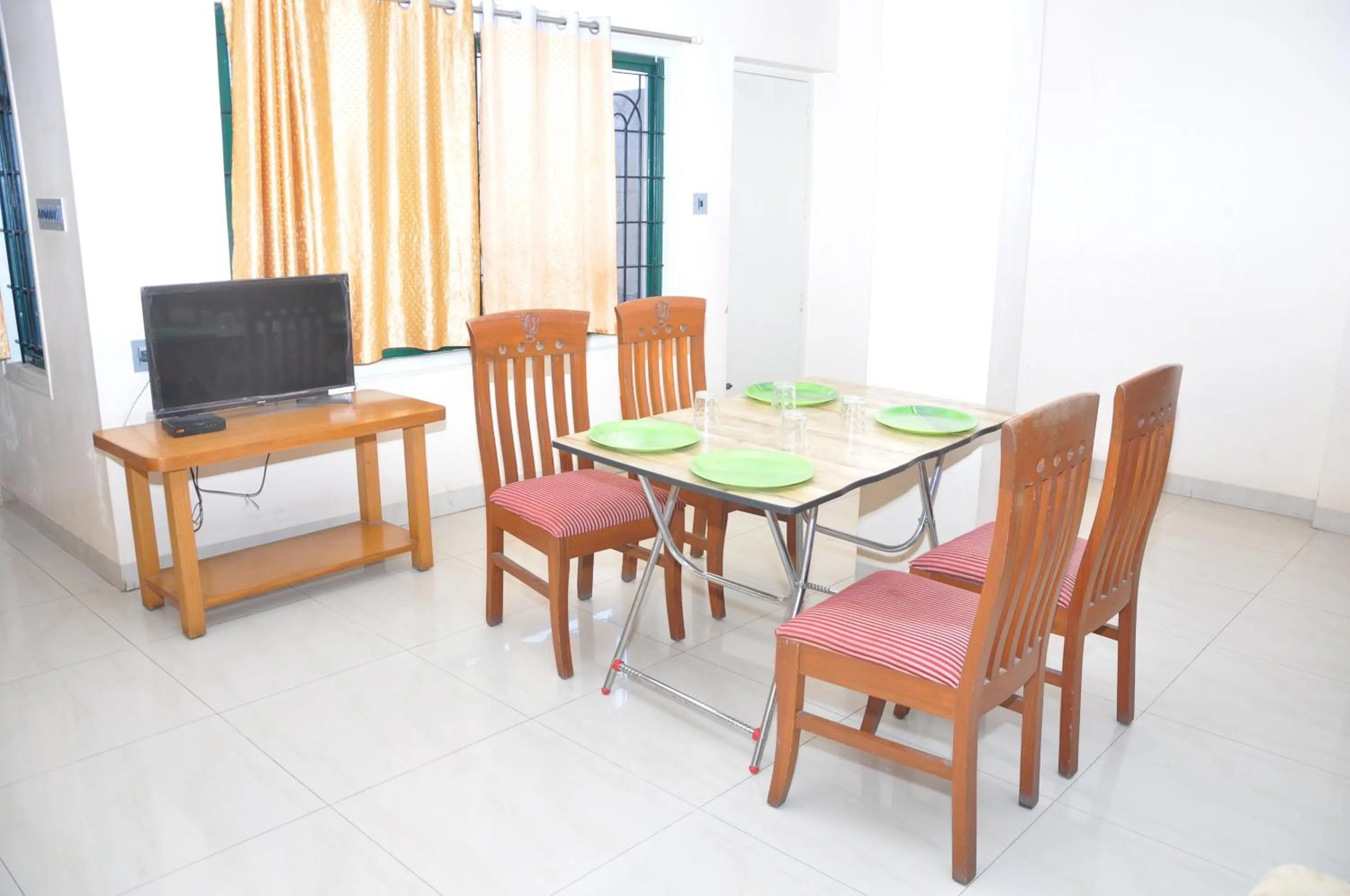 Vinayaka Deluxe Lodge