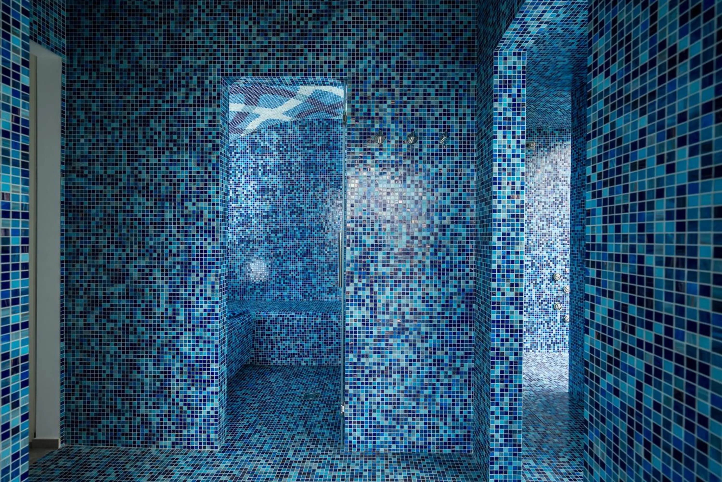 Steam room in Bolina Suite & Spa