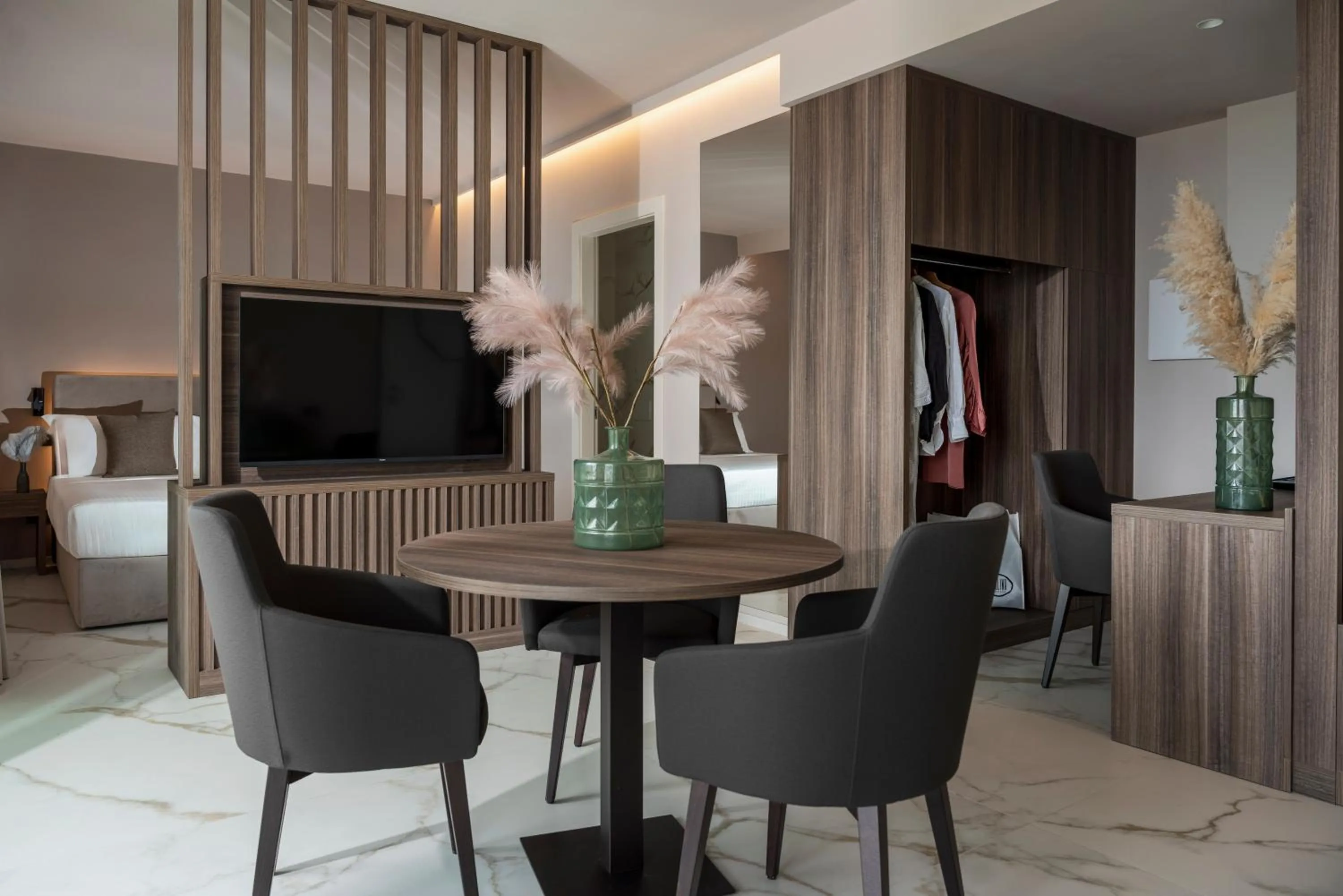 TV and multimedia in Bolina Suite & Spa