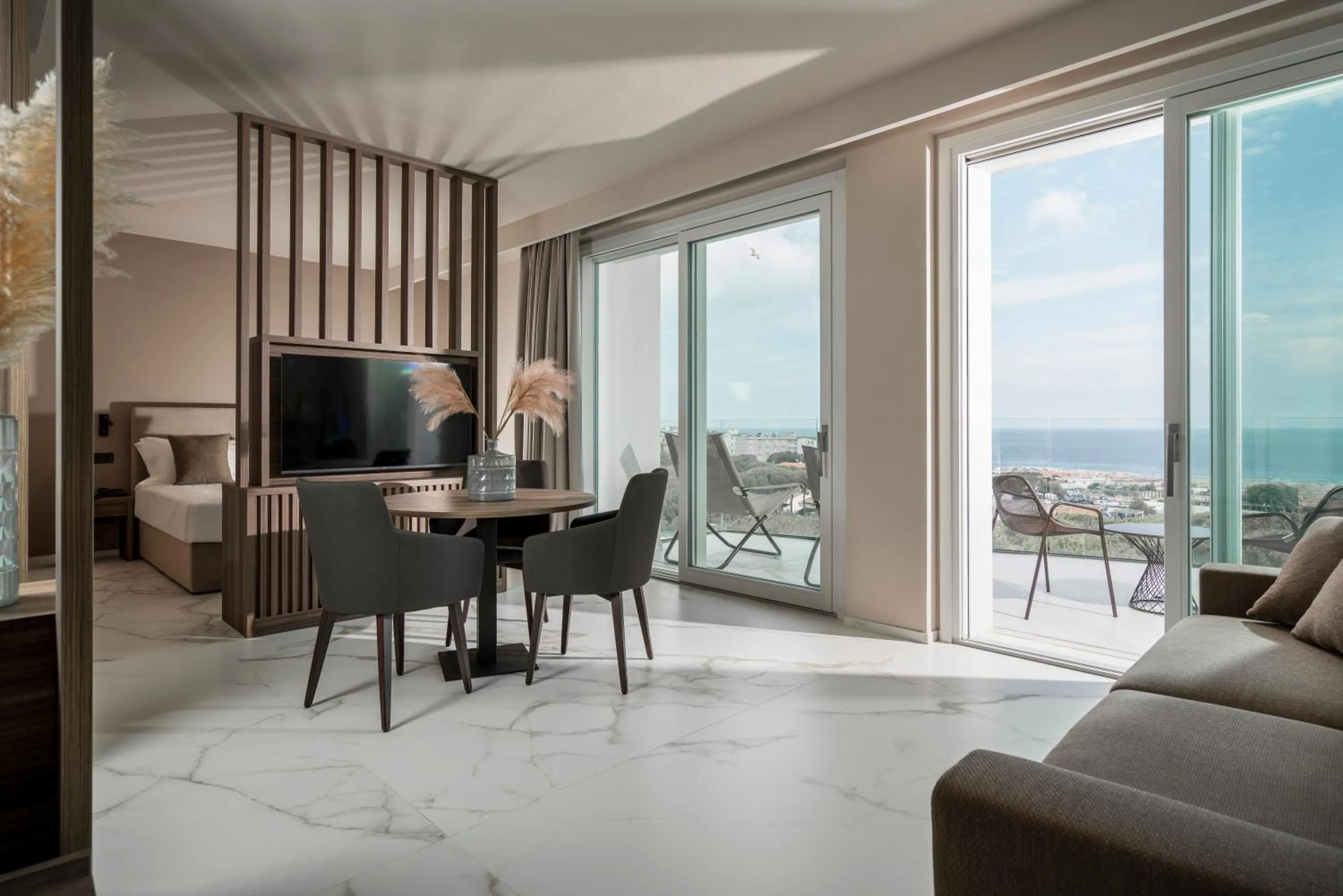 TV and multimedia in Bolina Suite & Spa