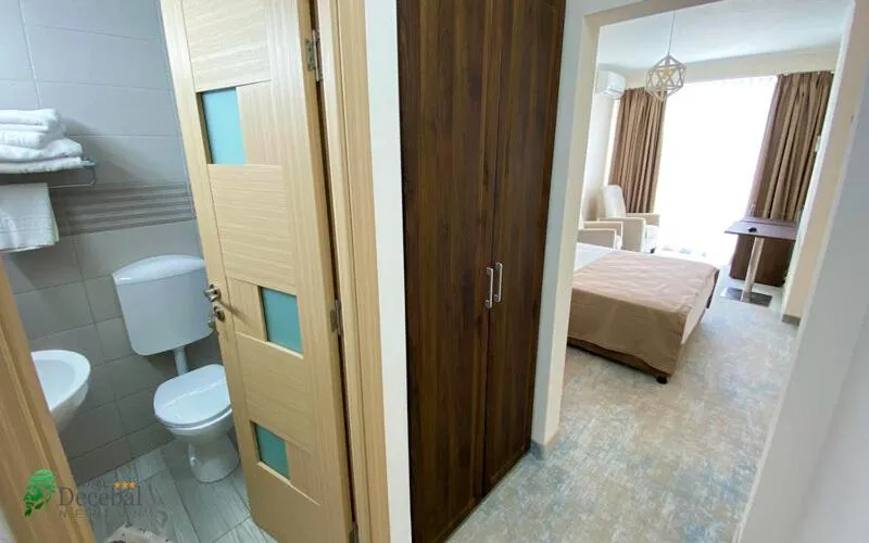 Toilet, Bed in Hotel Decebal Estival Neptun