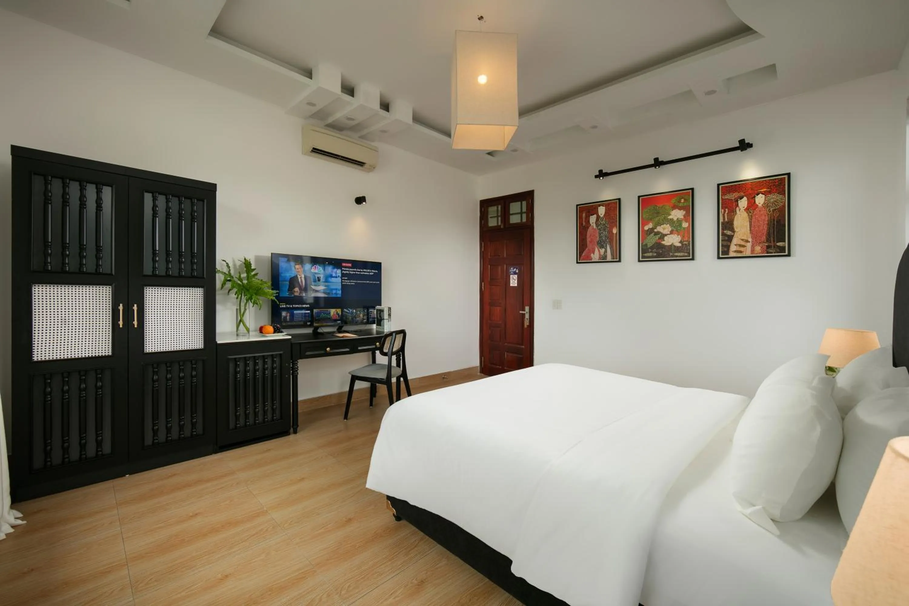 TV and multimedia, Bed in Maison Cat Ba Bay View Villa