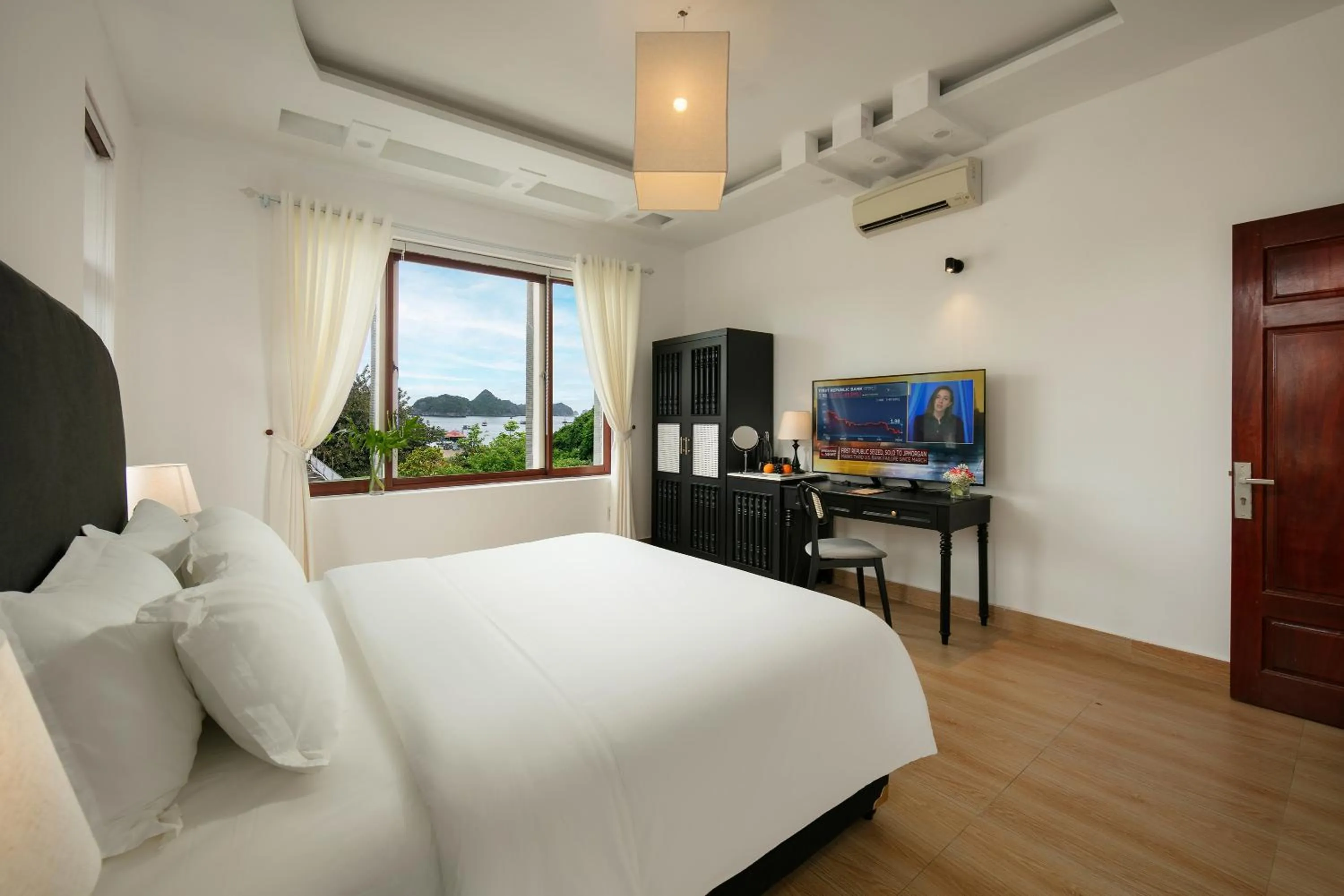 Bed in Maison Cat Ba Bay View Villa