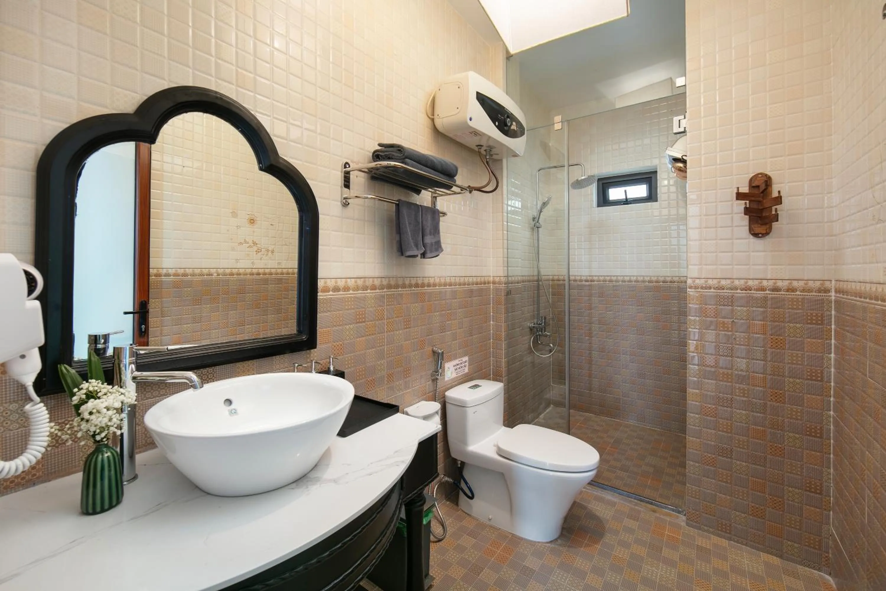 Toilet in Maison Cat Ba Bay View Villa