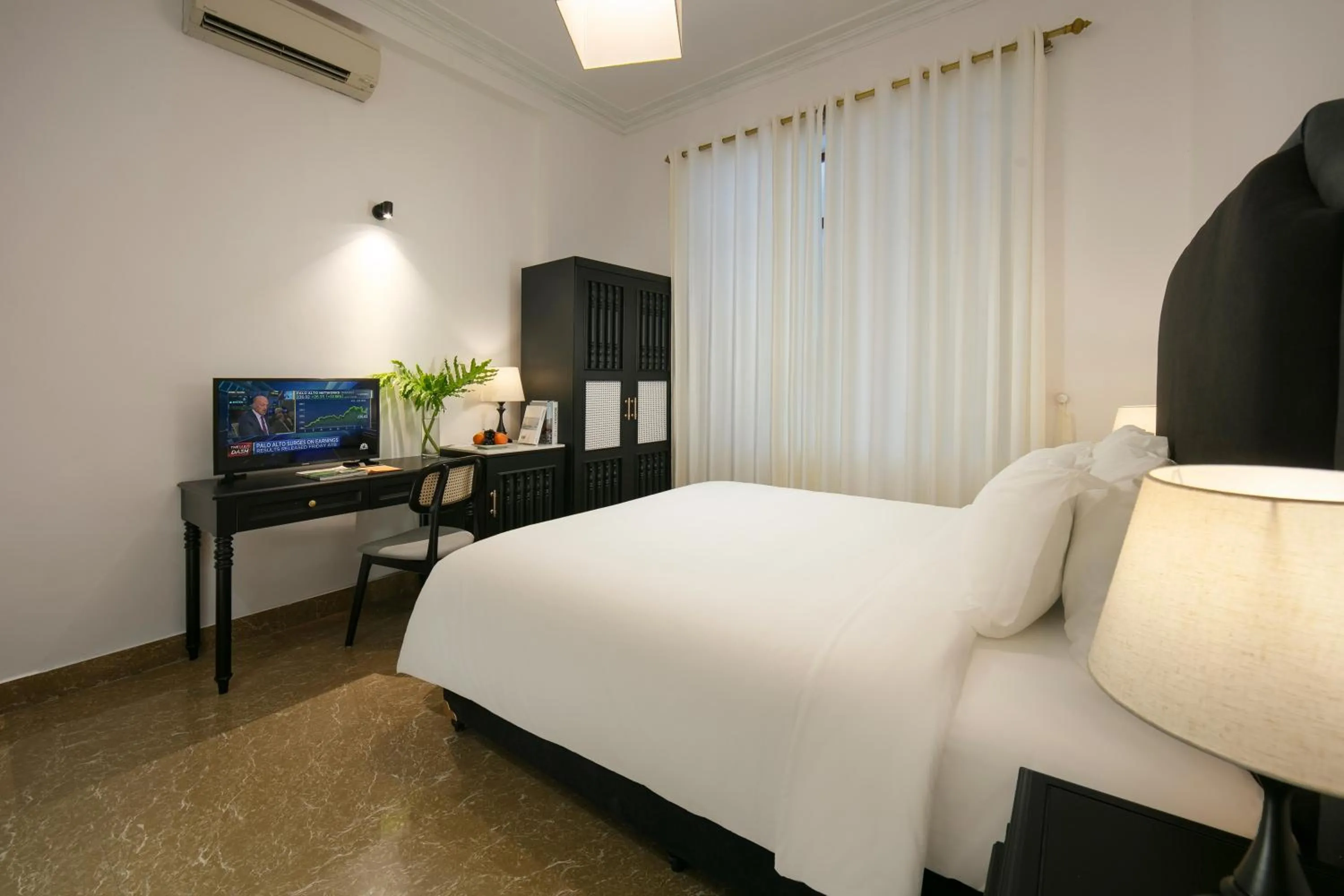 TV and multimedia, Bed in Maison Cat Ba Bay View Villa