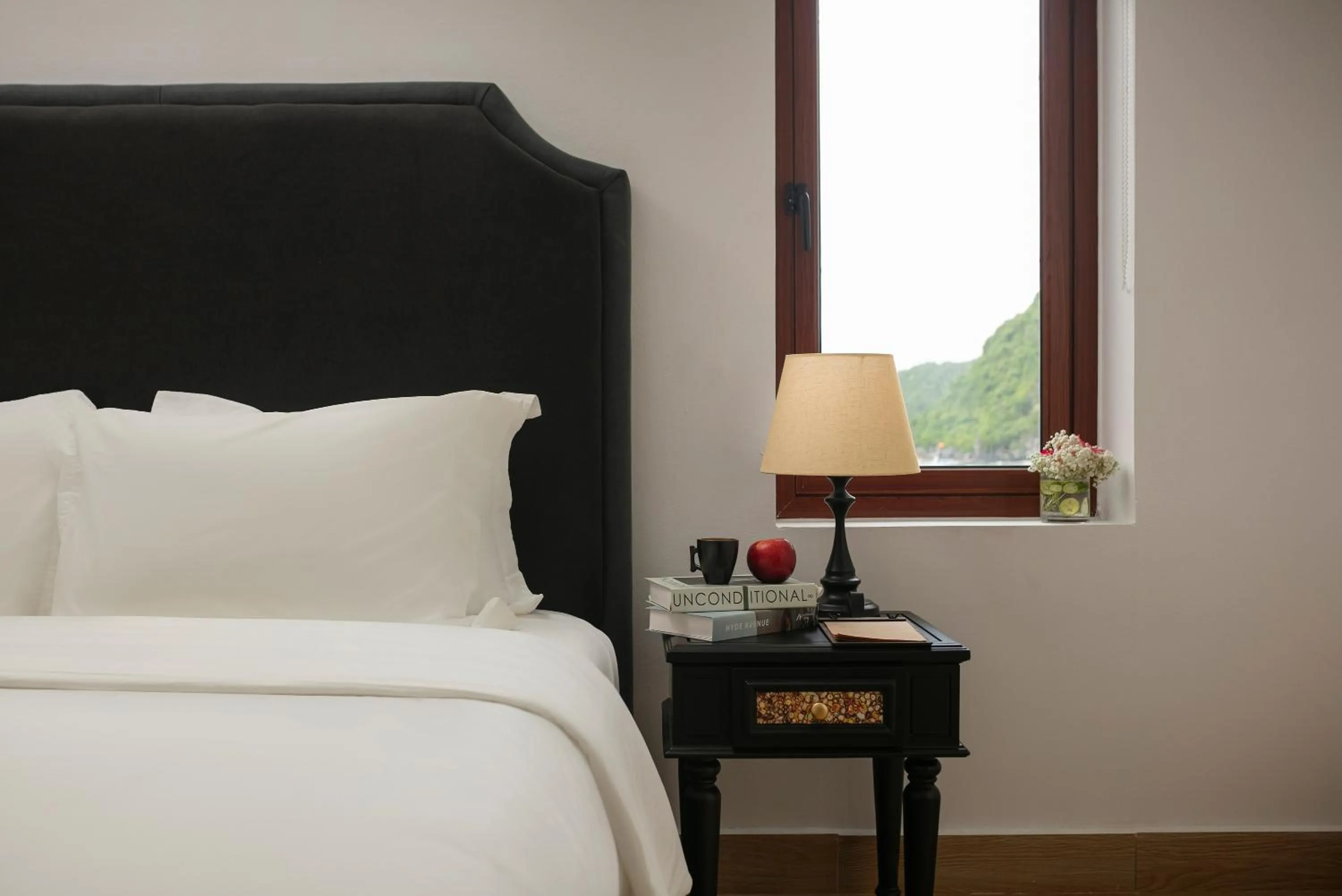 Bed in Maison Cat Ba Bay View Villa