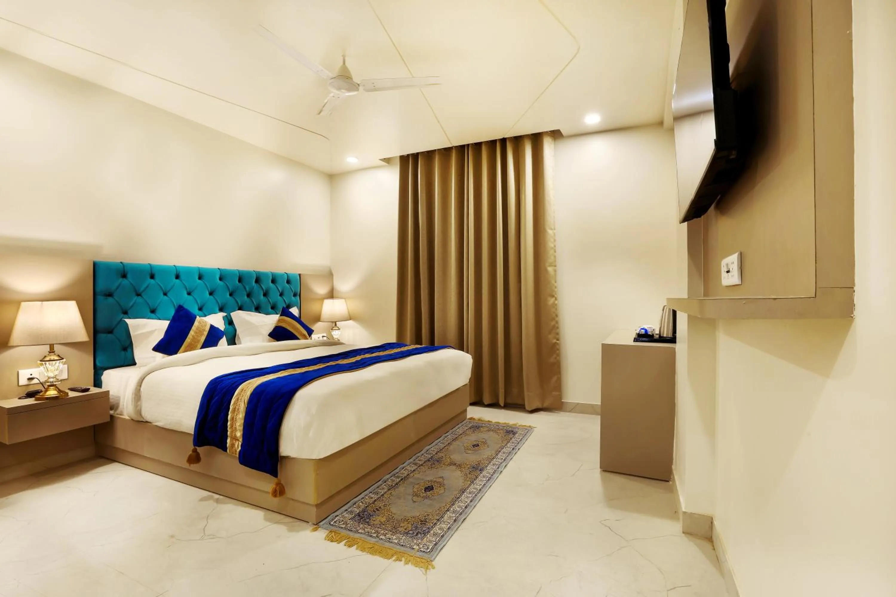 Photo of the whole room in OPO Hotel Dior,Delhi Airport