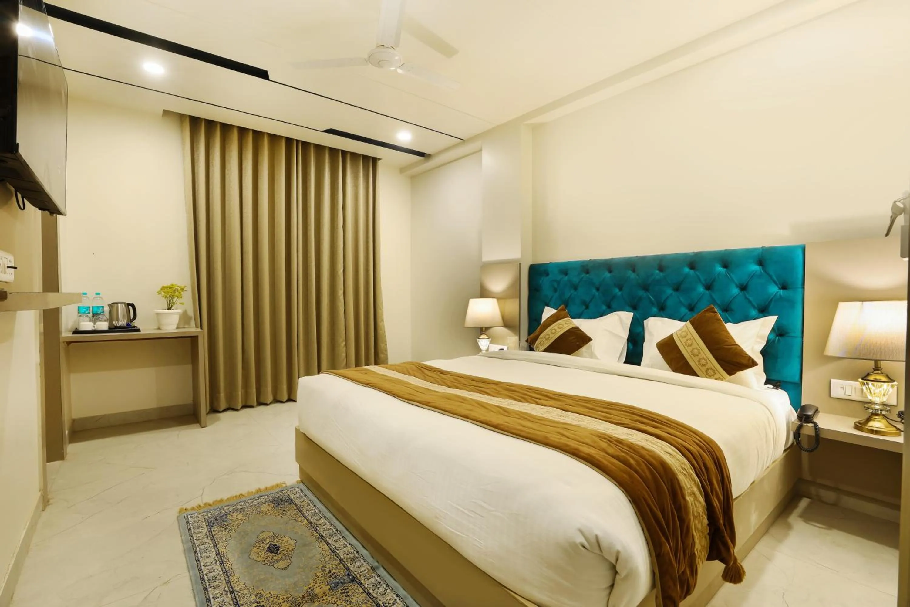 Photo of the whole room in OPO Hotel Dior,Delhi Airport