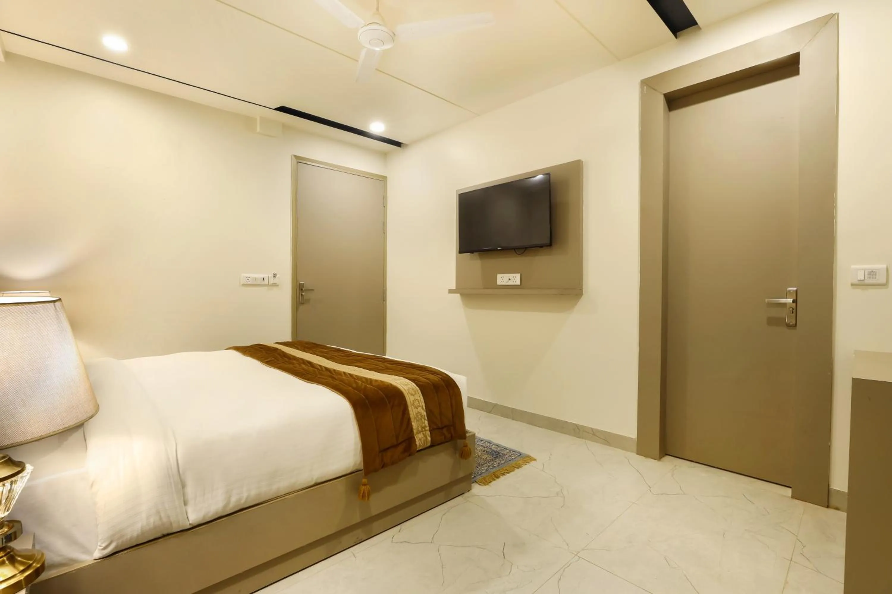 Photo of the whole room in OPO Hotel Dior,Delhi Airport