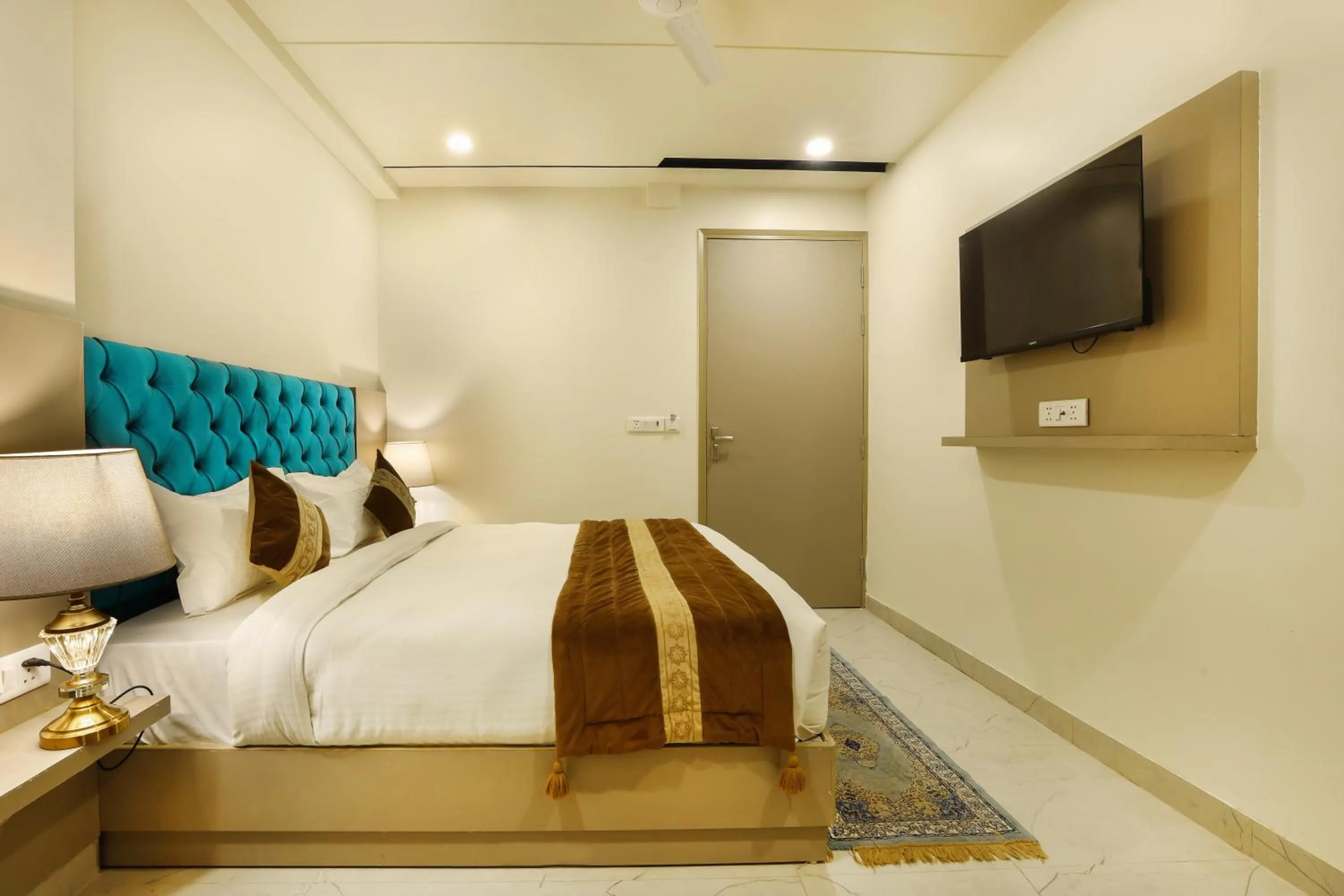 Photo of the whole room in OPO Hotel Dior,Delhi Airport