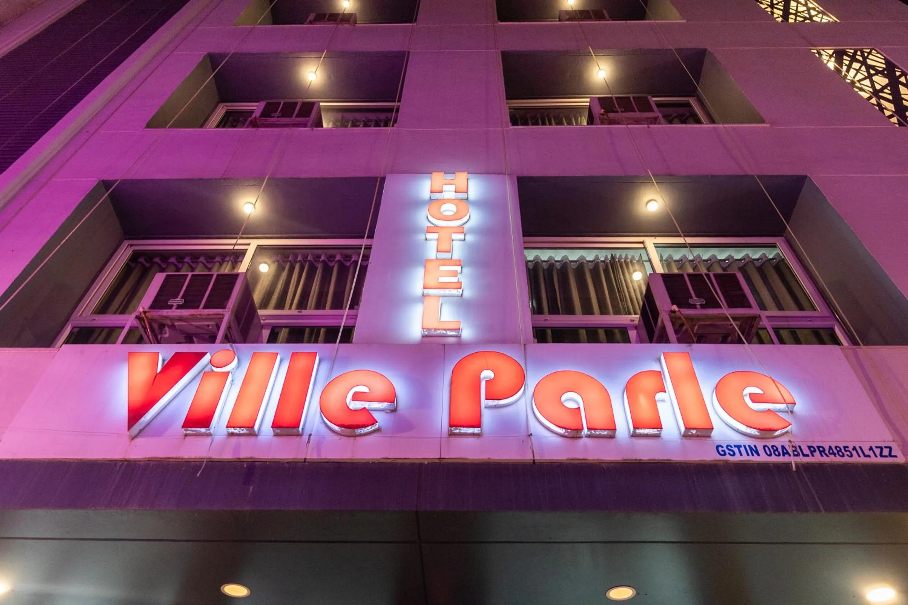 Facade/entrance in Hotel Ville Parle
