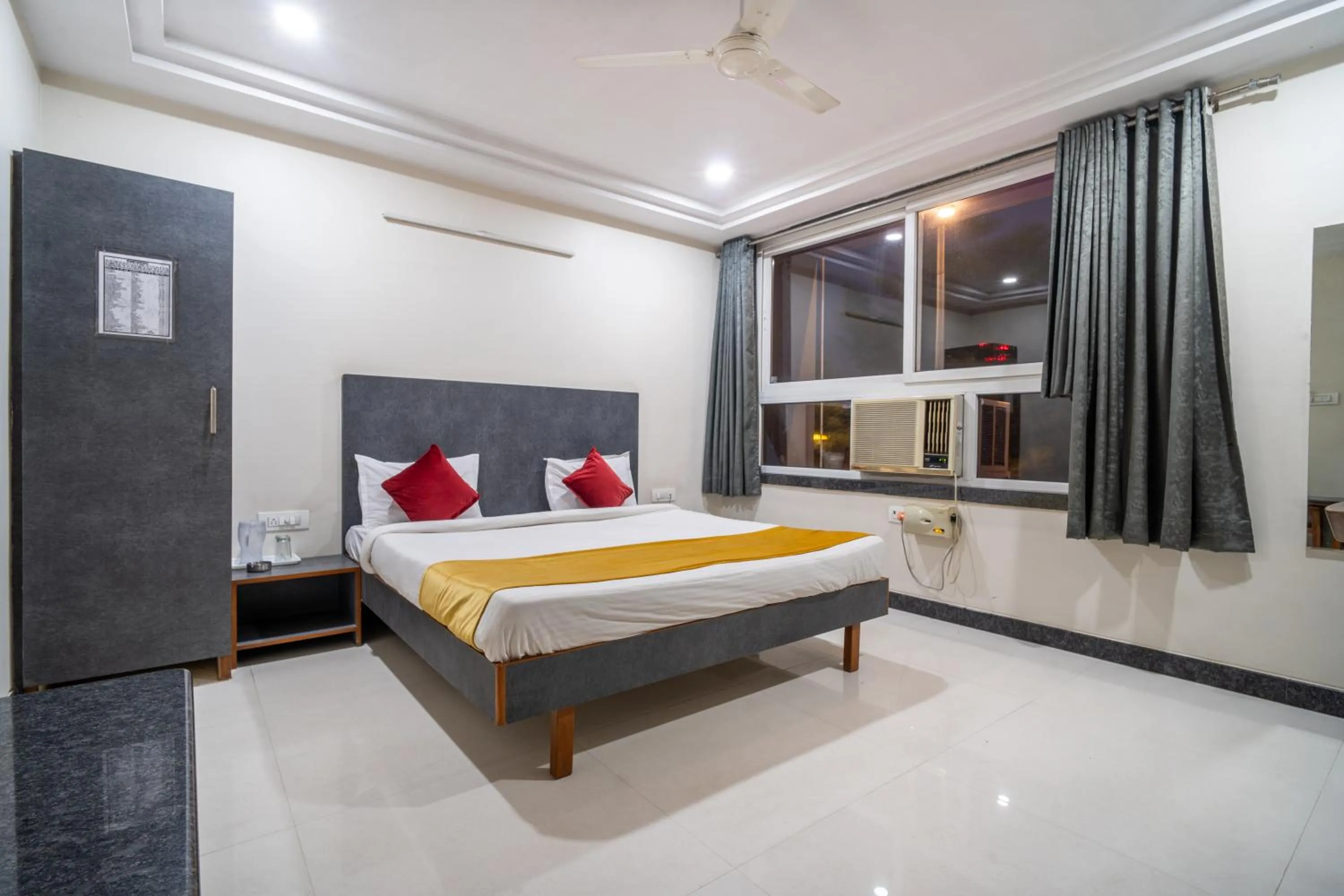 Bed in Hotel Ville Parle